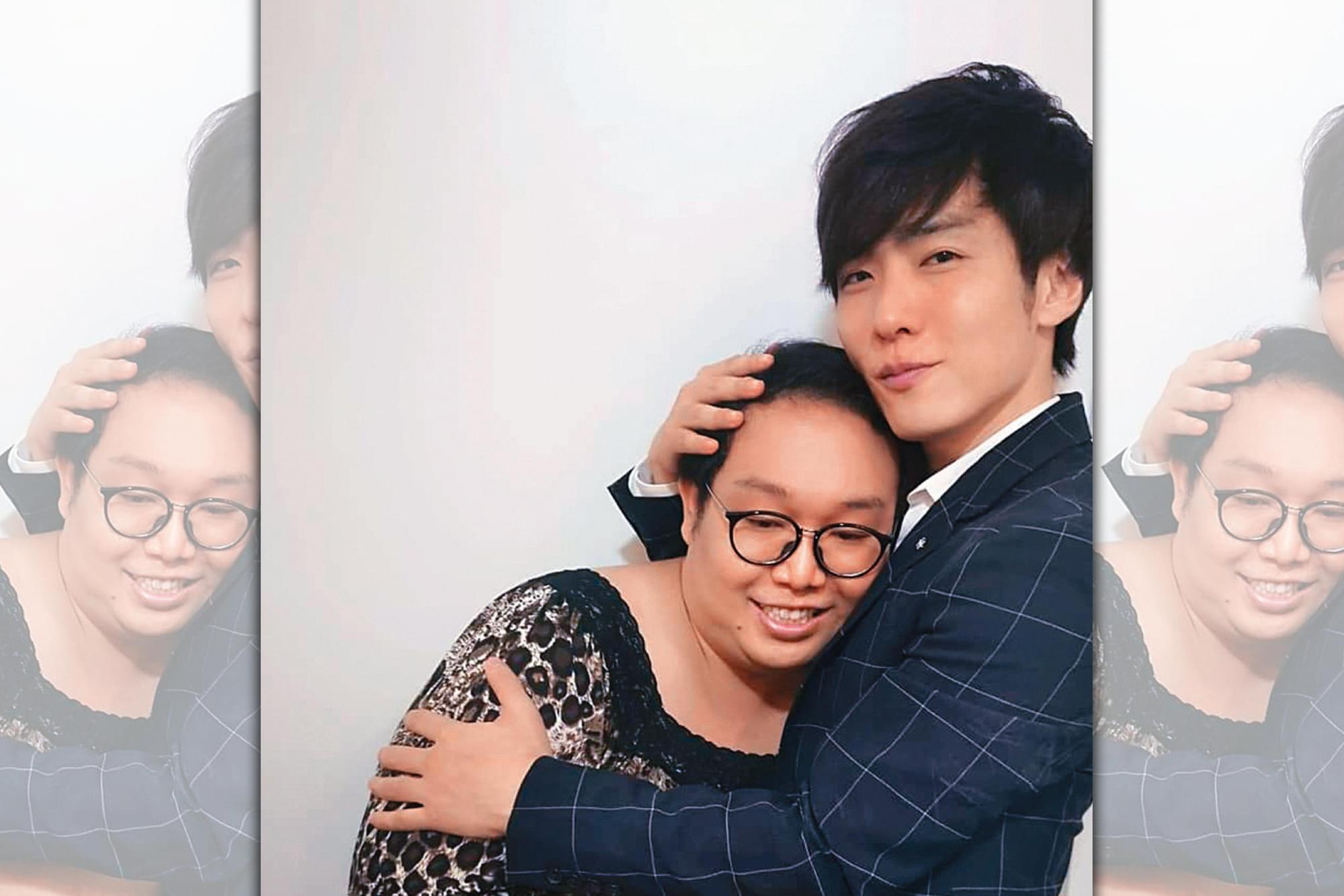 娘娘喜歡看取悅女性的AV，也想將自己第一次獻給AV男優，她在成人展見到自己心愛的AV男優鈴木一徹時，嬌羞依人。（翻攝自娘娘IG）