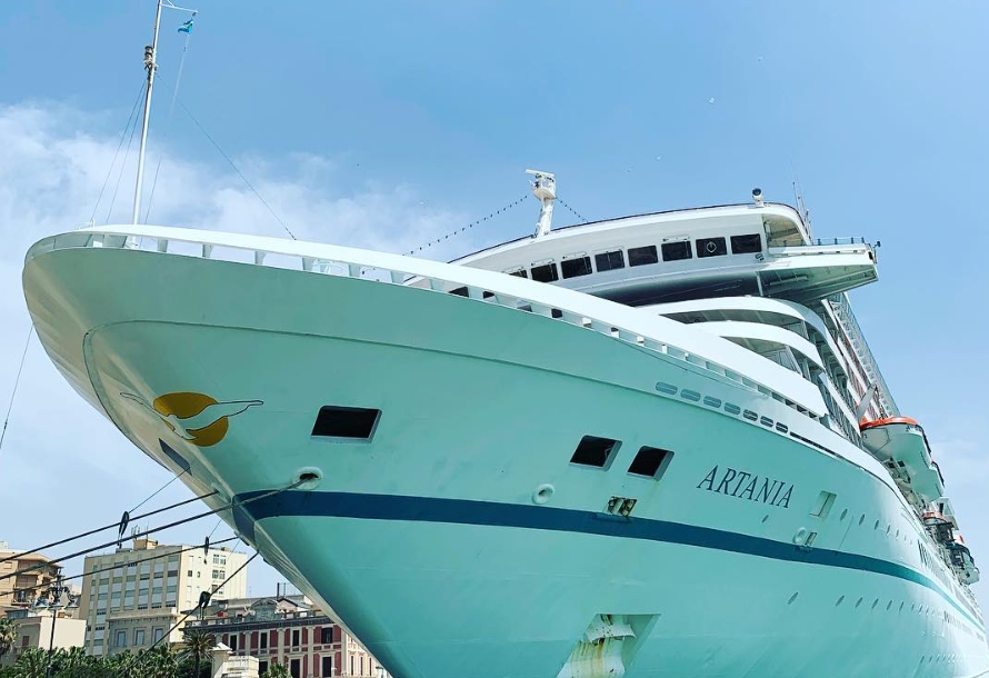 來自德國的阿塔尼亞號因為疫情的關係，自去年12月從德國出航後，歷經6個月才結束航程。（翻攝自船長IG @Anbordatsea）