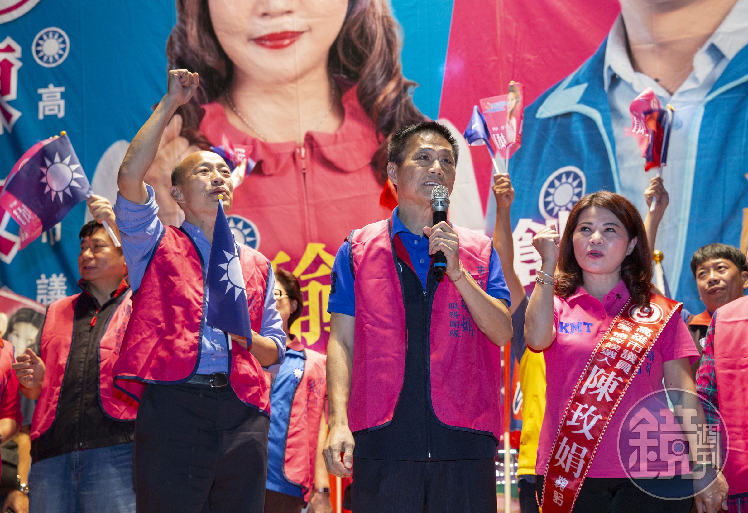 許崑源議長（中）將追謚為全國議會第一例的榮譽議長。（本刊資料照）
