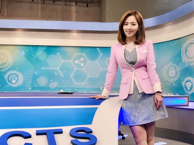 離開老東家《華視》,房業涵預告將在「另一個平台」跟觀眾見面。(翻攝自房業涵臉書)