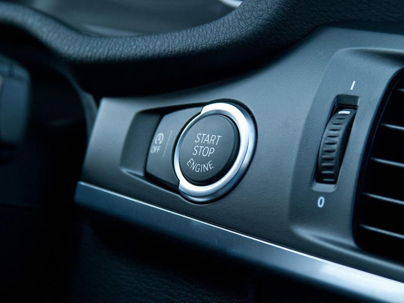 Keyless全名為Keyless Start System，是在RFID無線辨識系統技術基礎上所延伸應用。