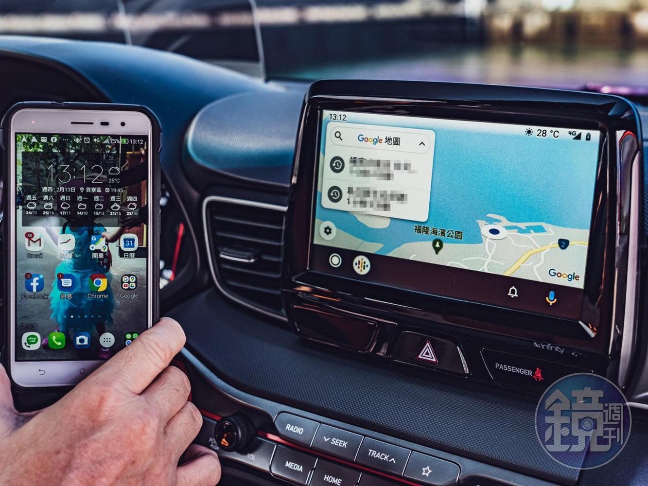 車機內建Apple CarPlay / Android Auto的好處就是可以與手機即時連線，讓車機也可以播放手機內的音樂與顯示導航資訊。