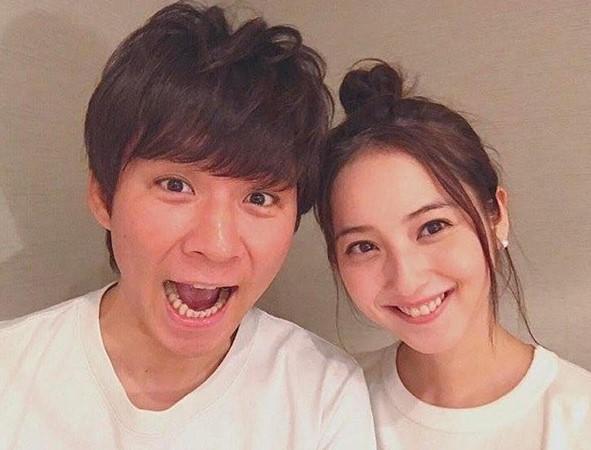 佐佐木希（右）和渡部建結婚3年，去年傳出婚姻危機。（翻攝佐佐木希IG）
