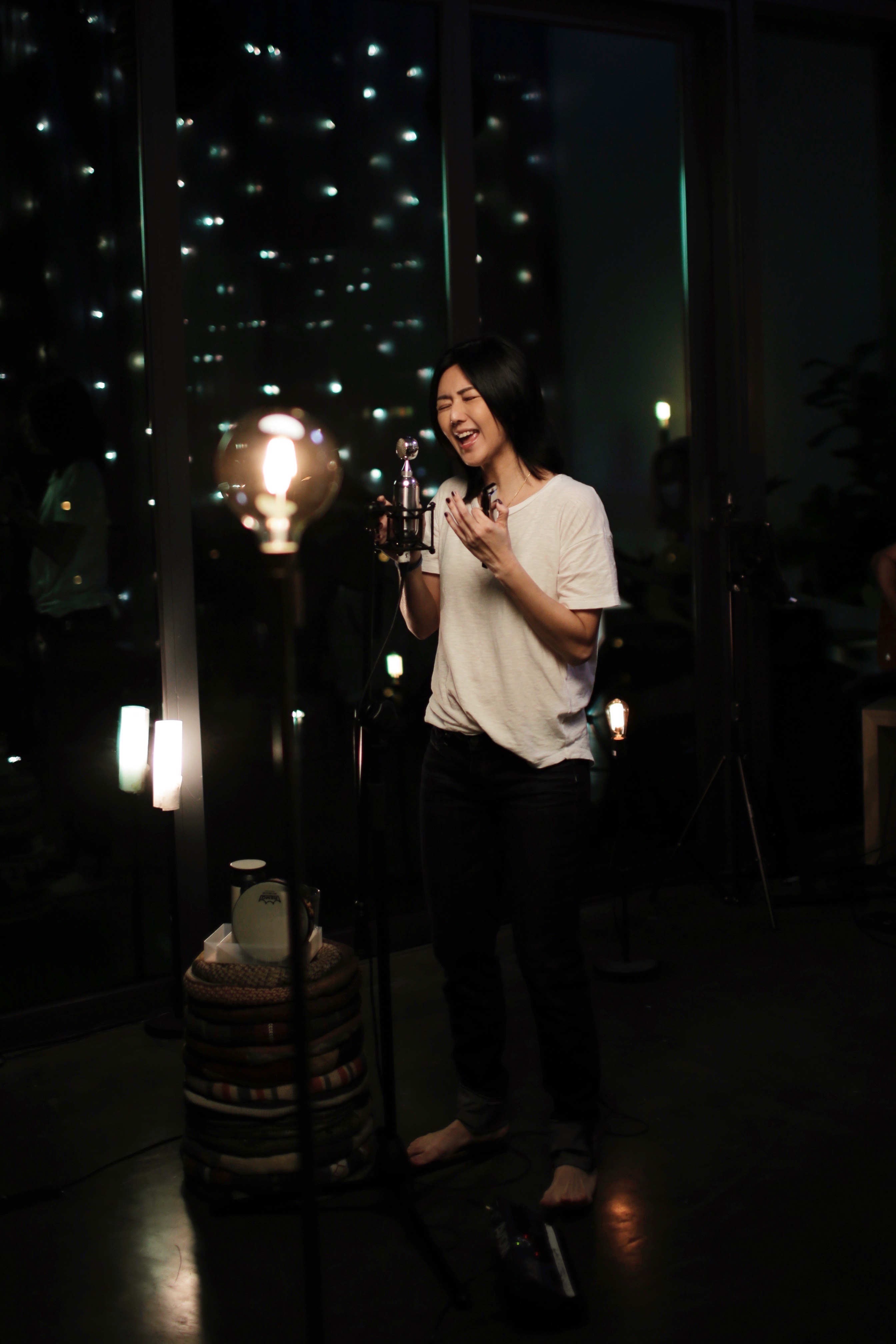 孫燕姿認為音樂可以讓人記得很多東西，也可以讓忘掉很多東西，這就是音樂的魔力。（環球音樂提供）