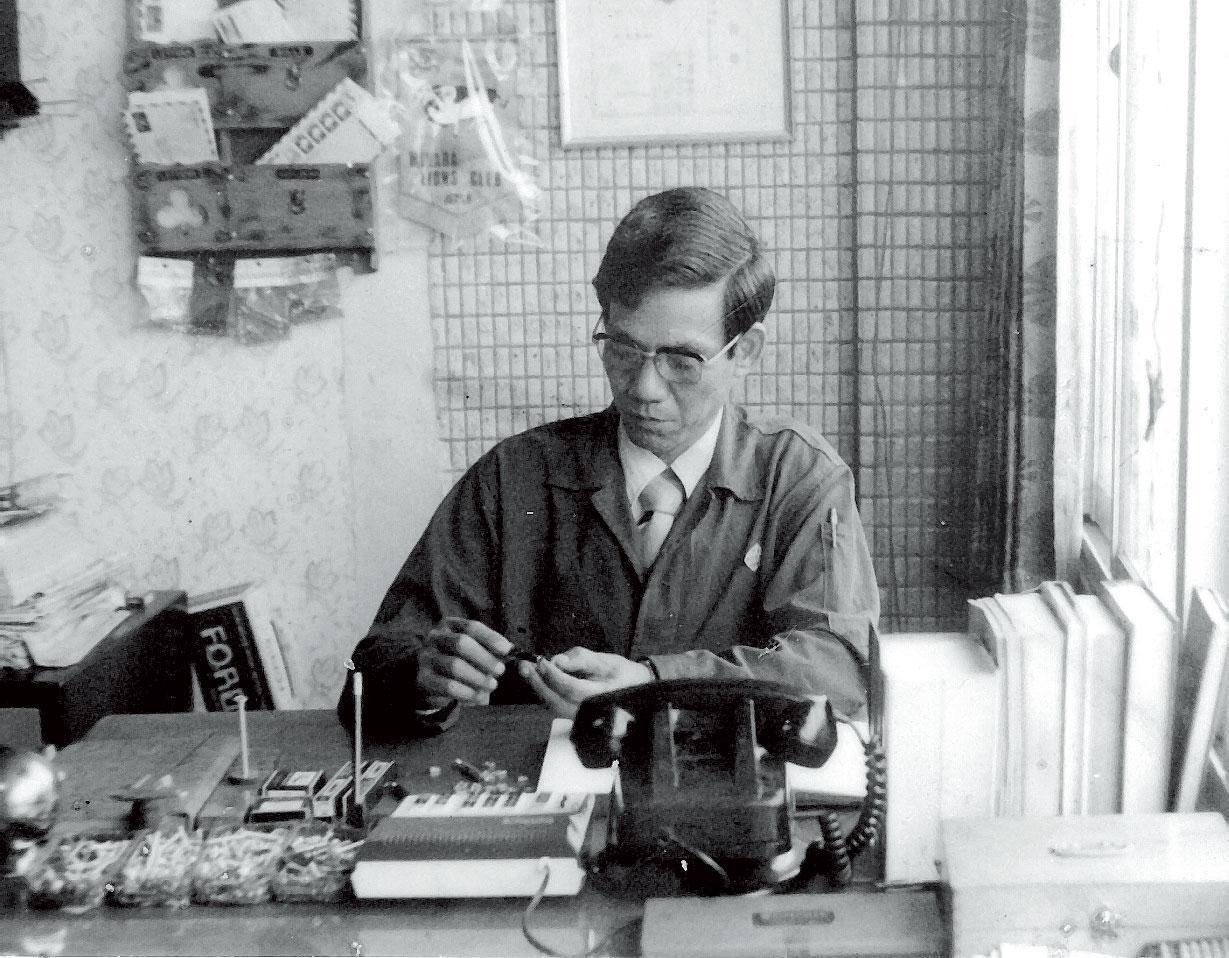 1973年，杜福來因為被倒債，接下朋友的螺絲生產器具，踏入螺絲界。（世豐螺絲提供）