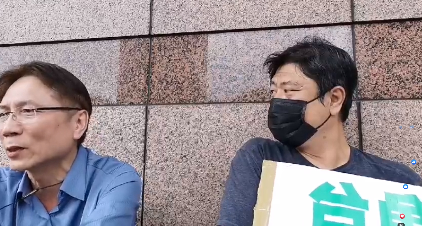 詹江村（左）則稱既然蔡英文先前力挺香港，那如今更應該守護台灣的主權。（翻攝自杏仁哥臉書）