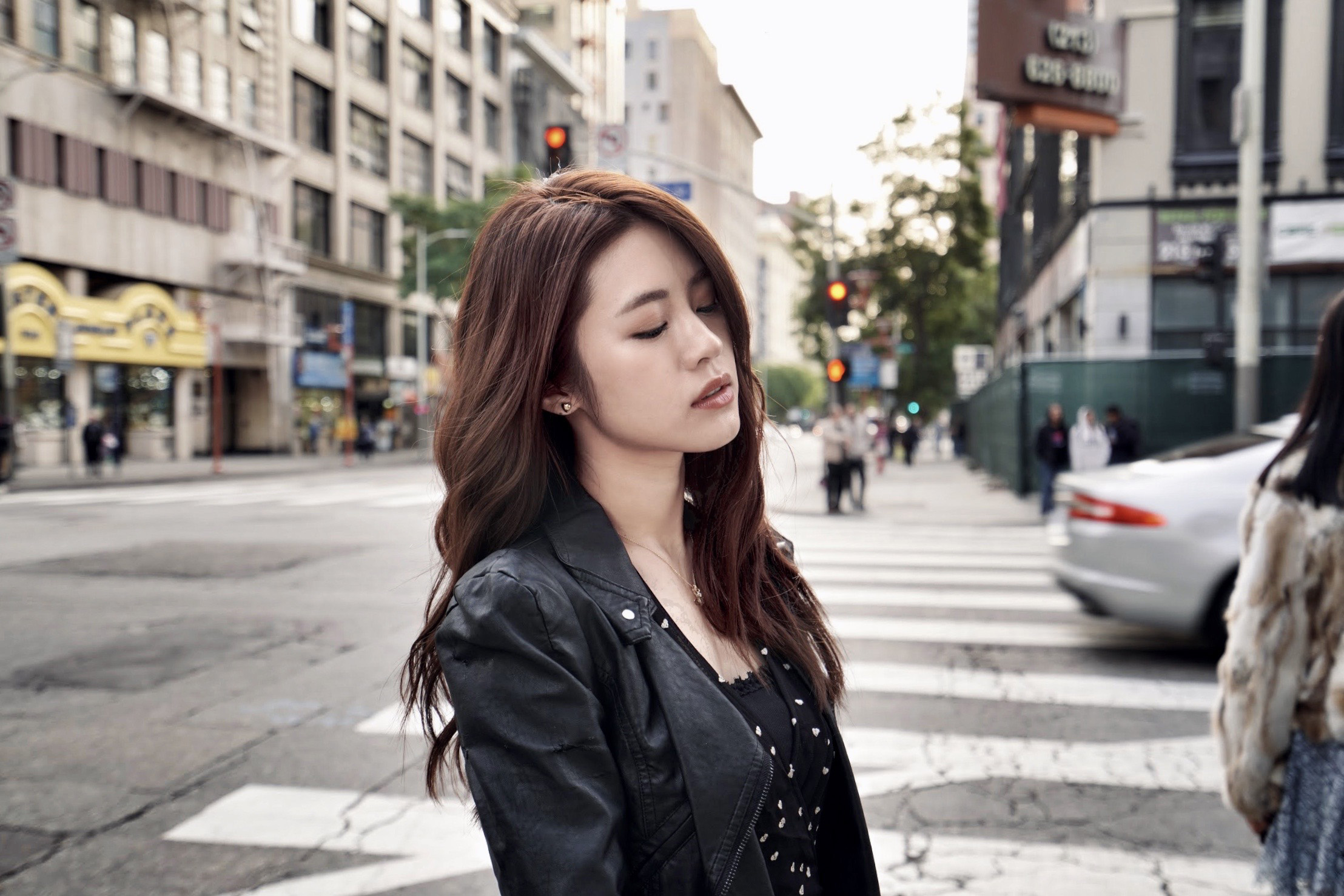 張語噥至美國拍攝MV，意外遇到變態男。（上城娛樂提供）