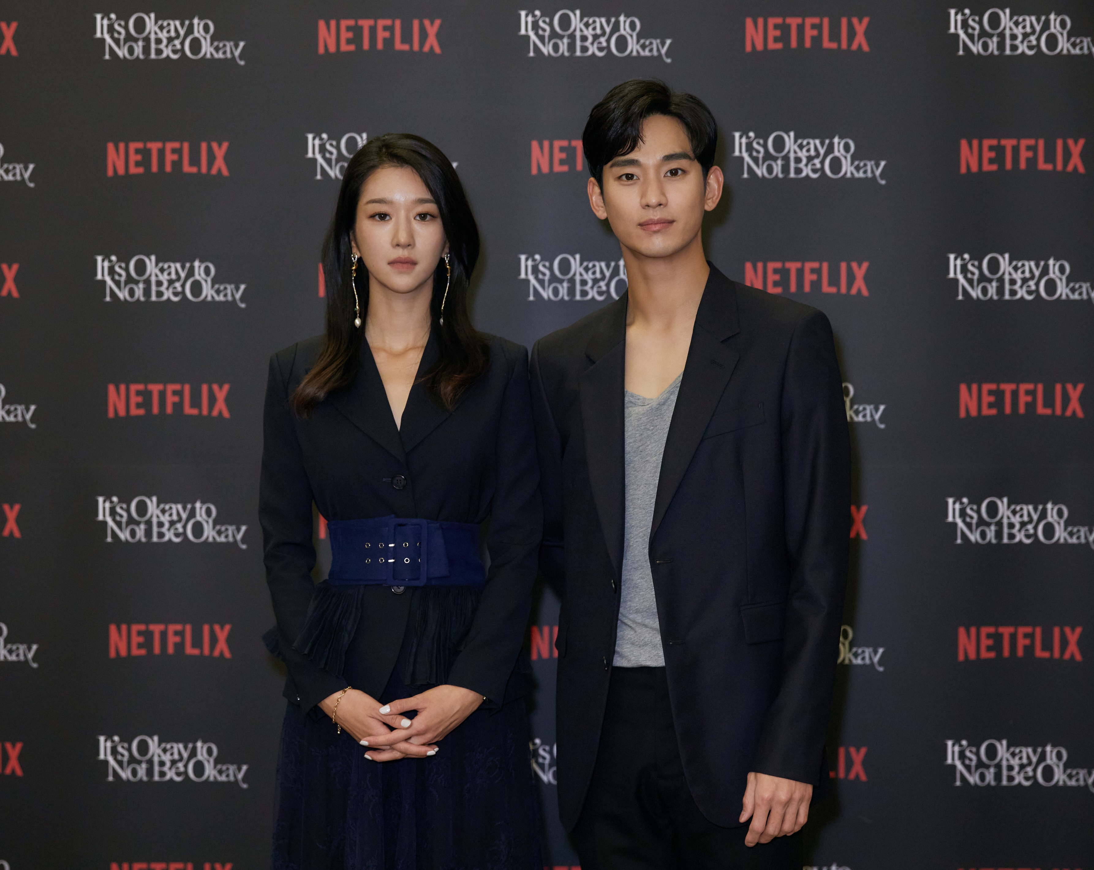 金秀賢與徐睿知今為新劇《雖然是精神病但沒關係》宣傳。（Netflix提供）