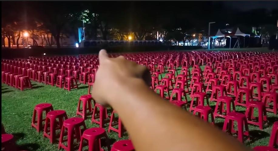 韓粉直播主曝光韓國瑜鳳山行政中心草地歡送會場地。（翻攝自YouTube 頻道 PC）