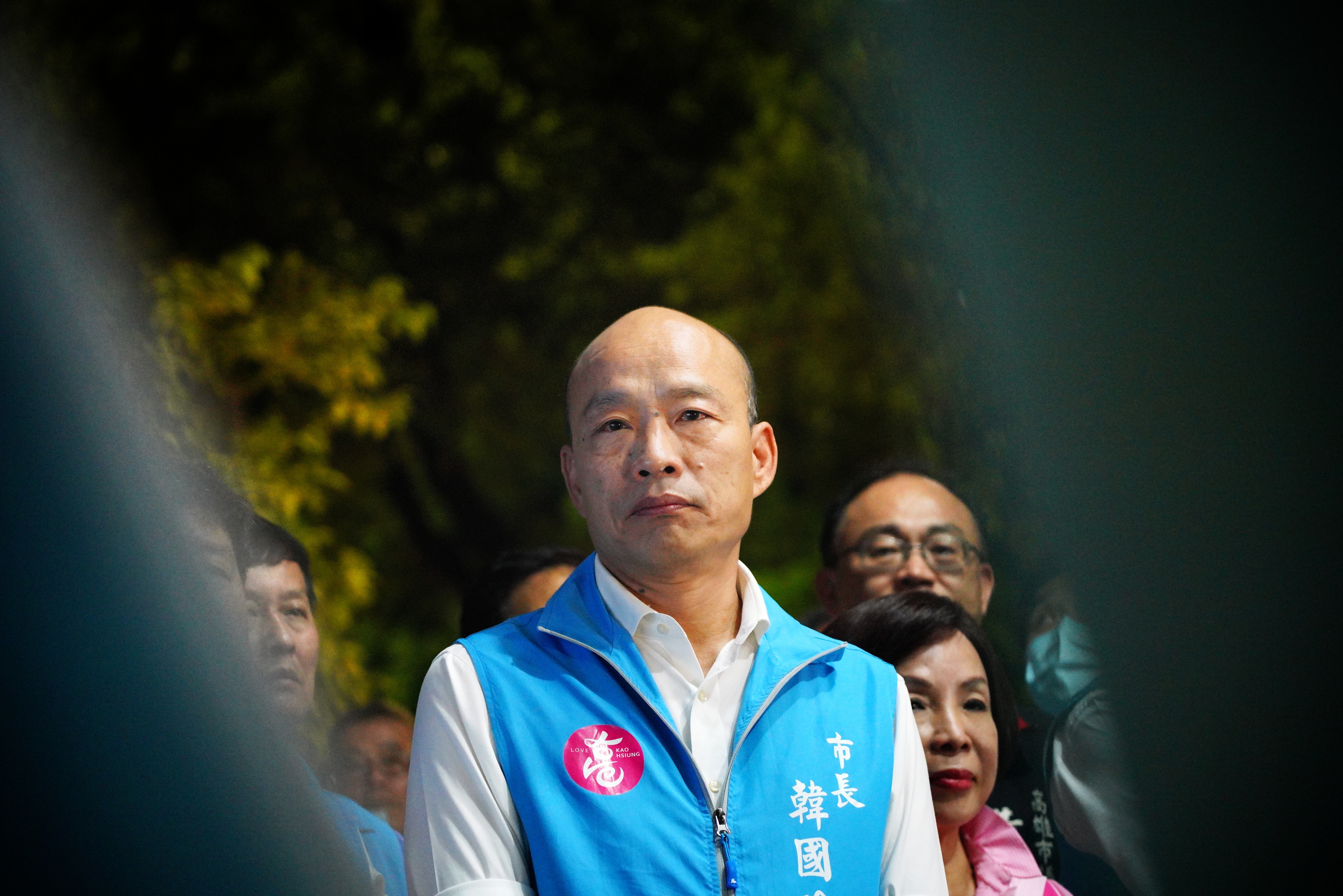 韓國瑜將已故議長許崑源和美麗島雜誌創辦人鄭南榕相提並論，遭各界撻伐。