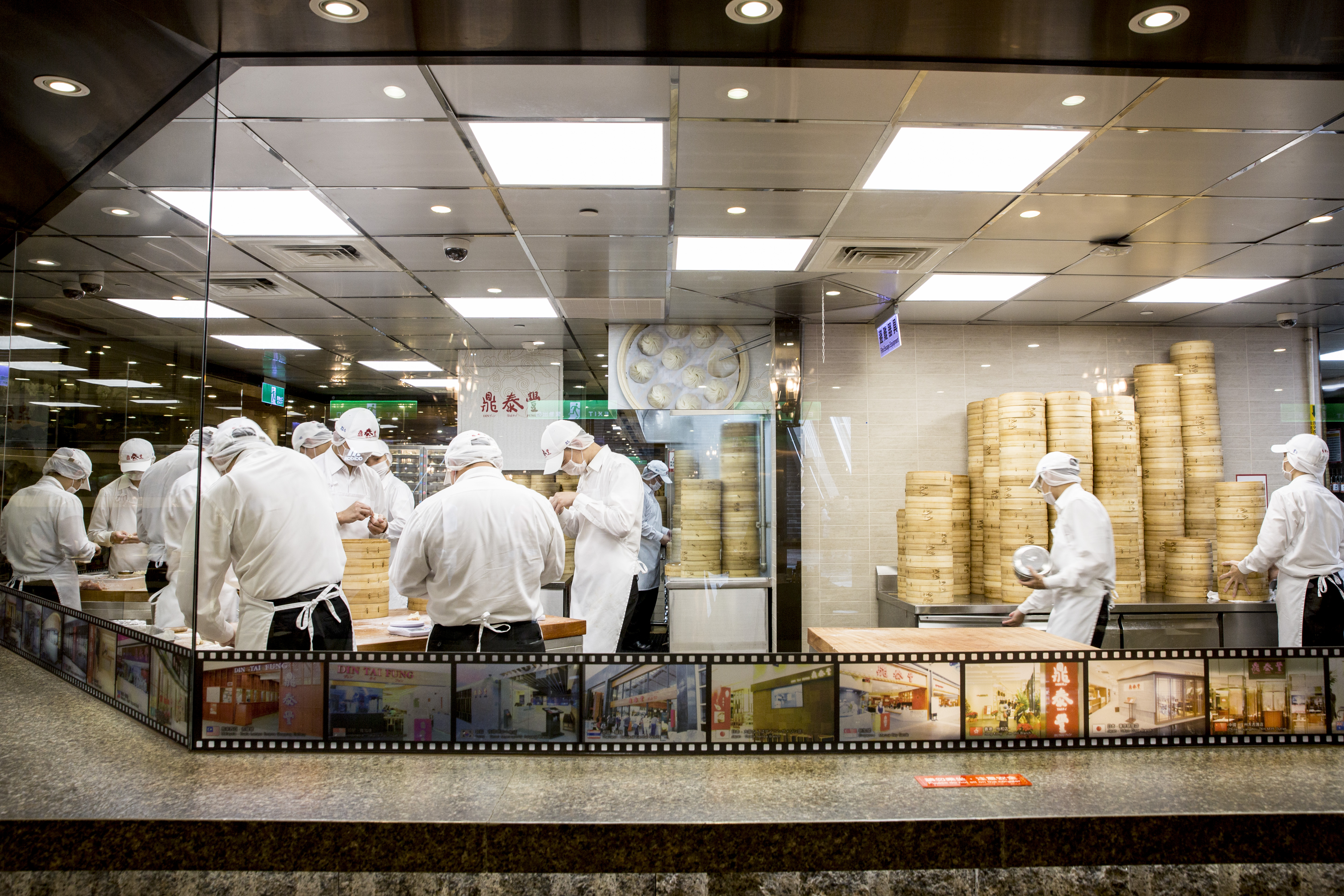 由於疫情始終未緩解仍不斷衝擊在地經濟，擁有20年歷史、全美第一家鼎泰豐宣布永久停業。（本刊資料照）