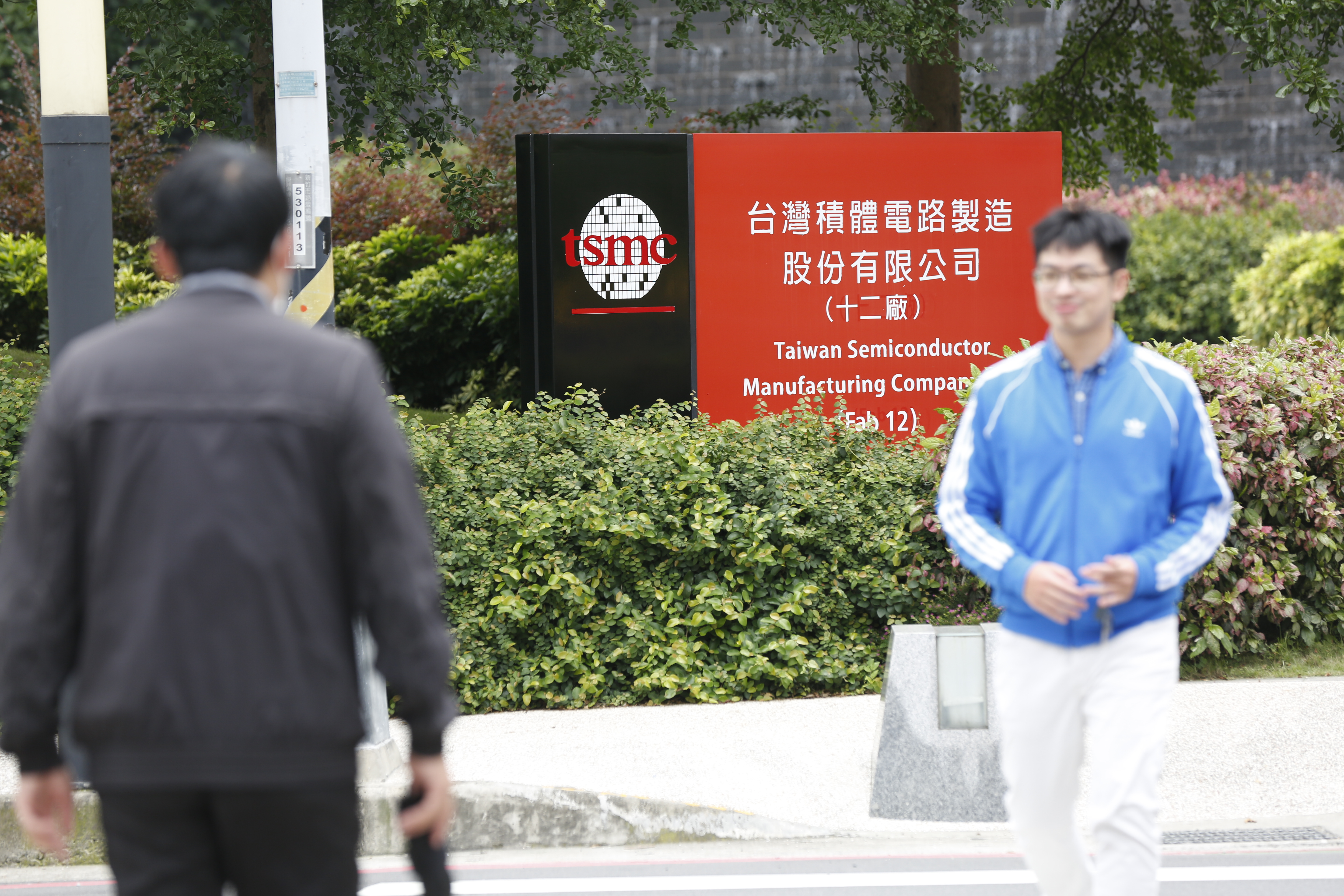 儘管全球經濟受疫情拖累，但5G及AI是趨勢，台積電仍是領頭羊角色。