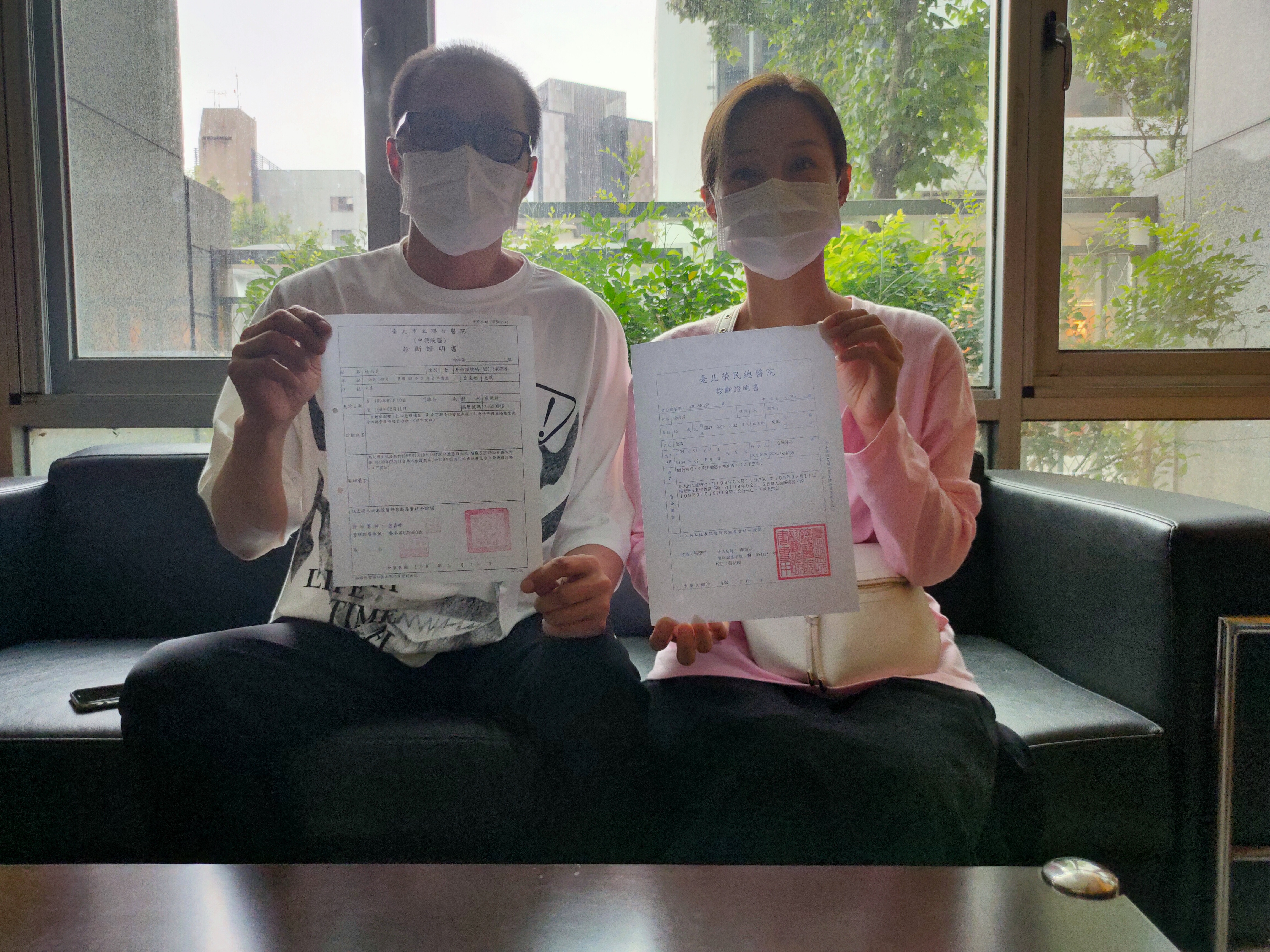 陳家兄妹控訴，中興醫院將母親的病症誤判為武漢肺炎，延宕母親的救治。