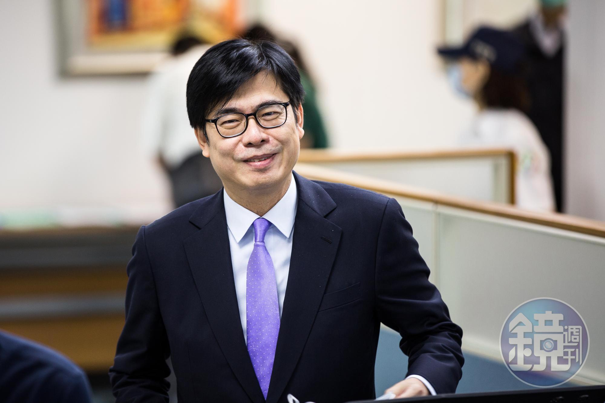 針對韓國瑜是否會信守承諾不提訴訟，陳其邁則回應，他相信這個政治人物的誠信。