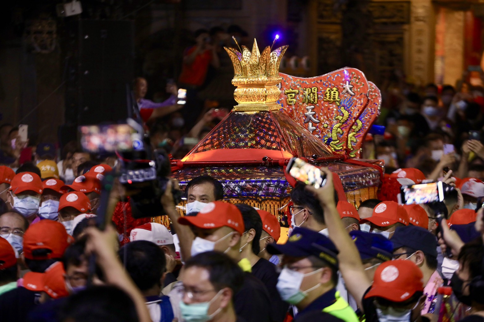 大甲媽遶境昨晚熱鬧起駕。
