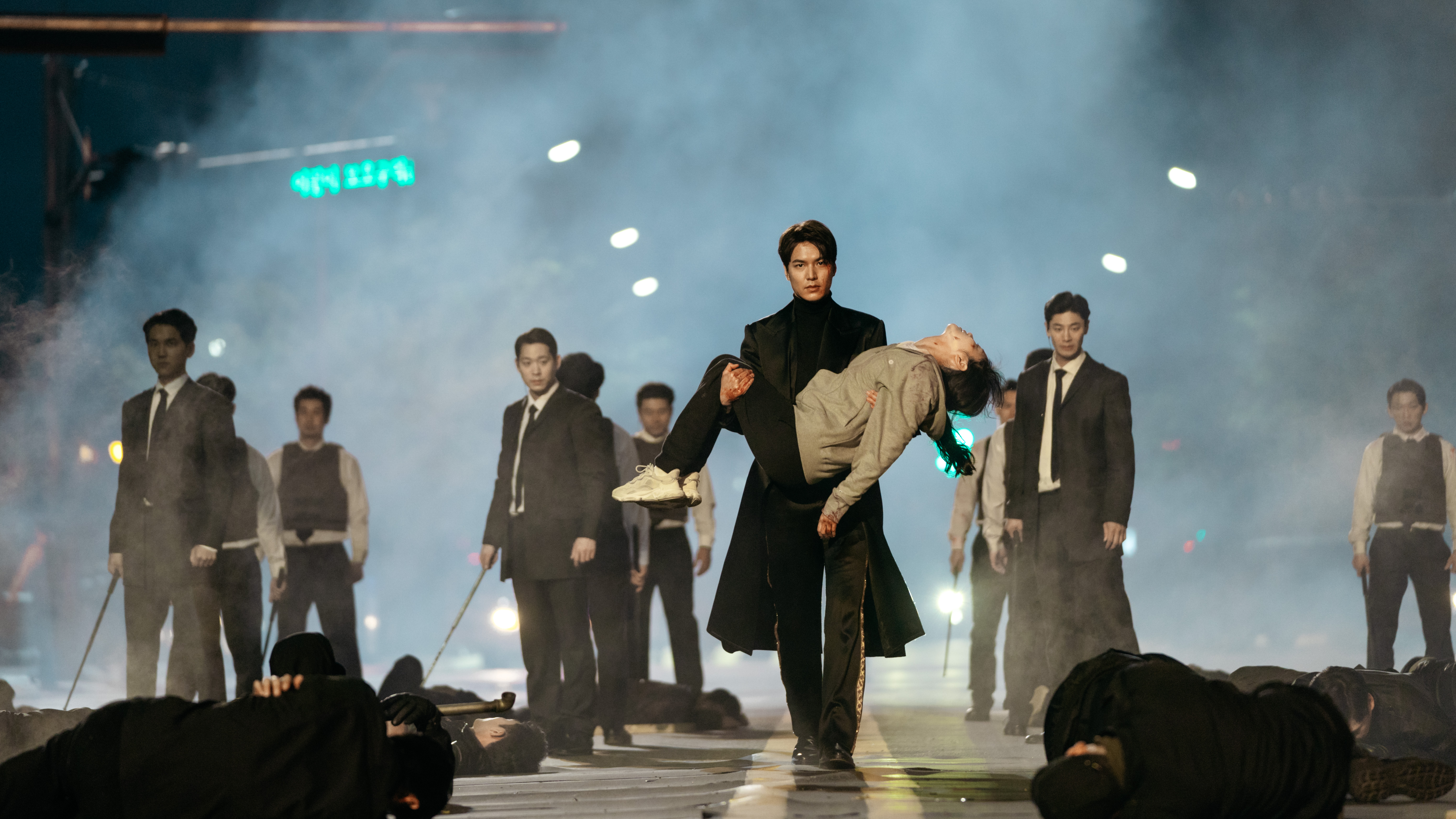 《The King：永遠的君主》雖都選在韓國國內拍攝，但製作費高達320億韓元。（Netflix提供）