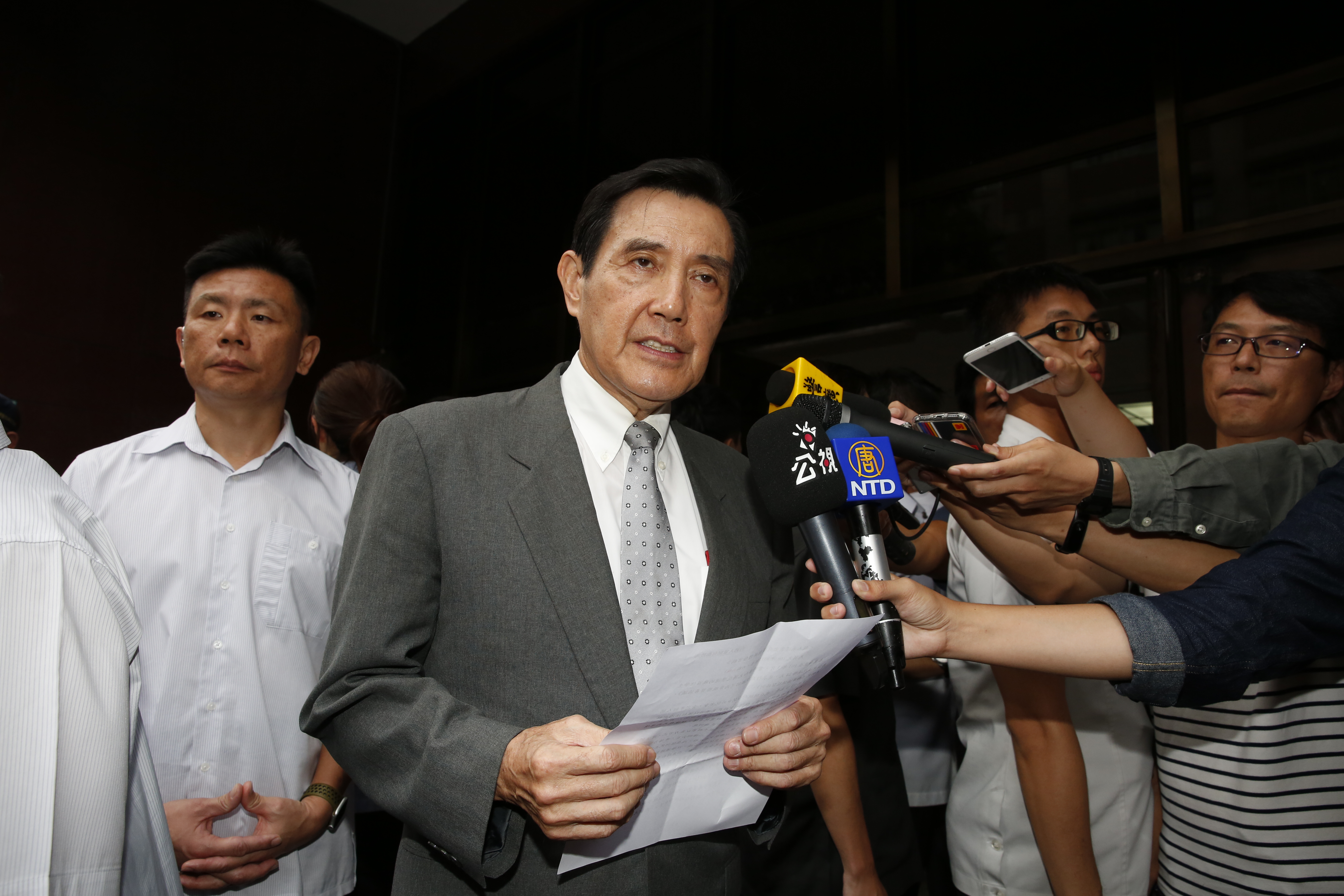 前總統馬英九砲轟，蔡政府在這次的維護主權上，未有具體行動。