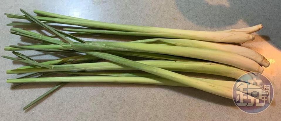 香茅7根，拜託南門市場的菜商才買到手。
