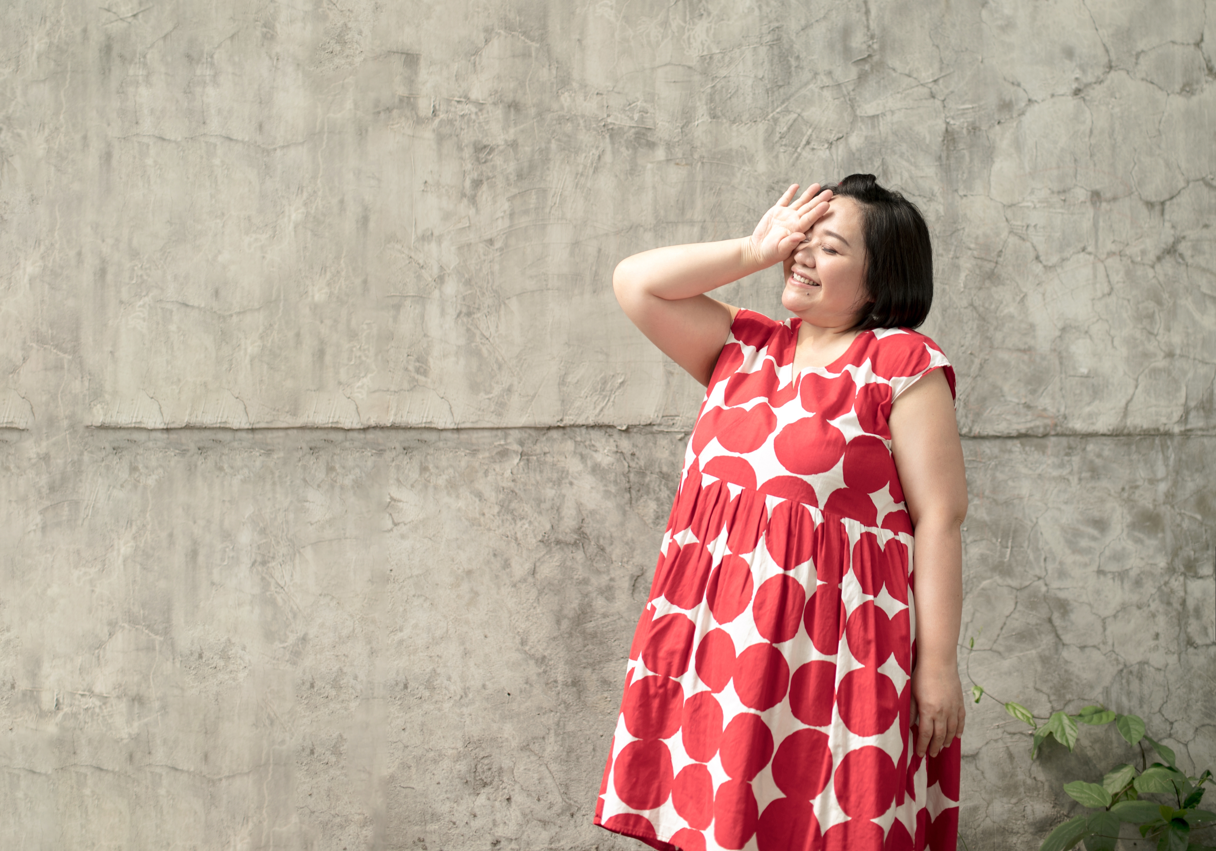 在當自己的時候，開始有了不確定，必須演回自己拍照時，鍾欣凌用了很多動作來幫助自己「入戲」。