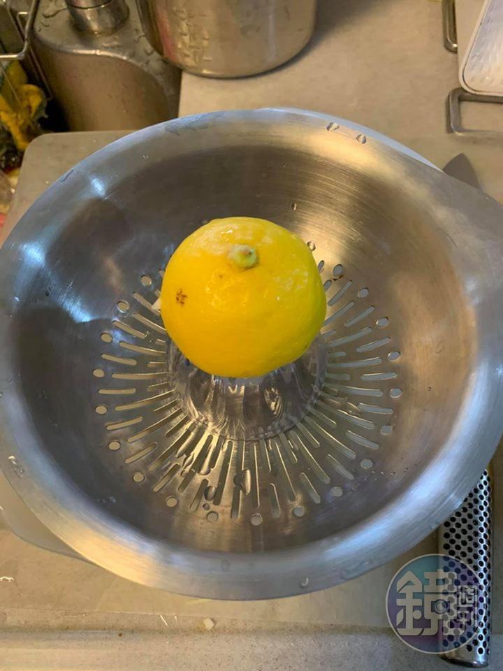 現榨檸檬汁。