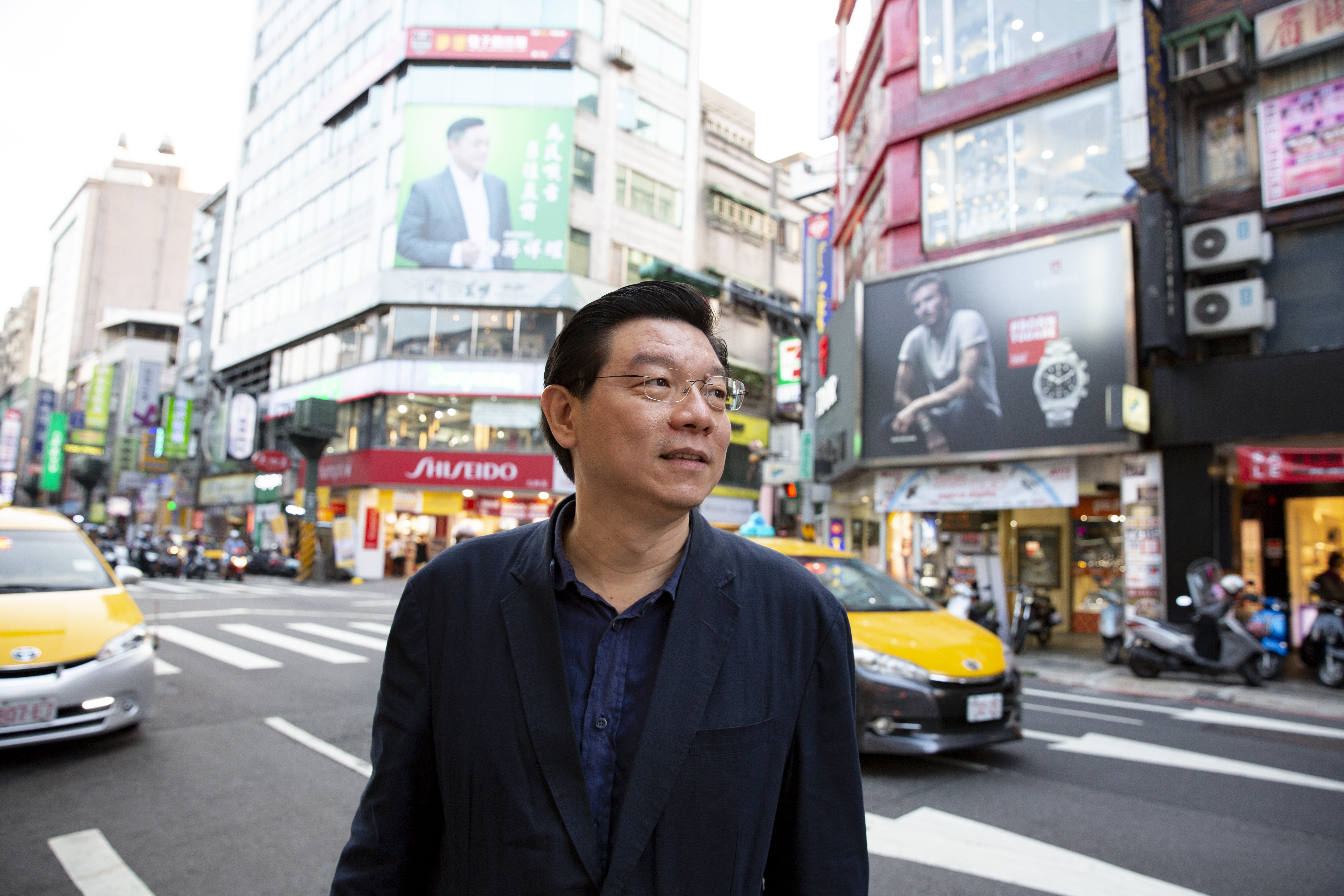 《鏡週刊》社長裴偉記憶力驚人，吃過的味道必能複製，現在也公開他自己的廚房筆記。（攝影：王漢順）