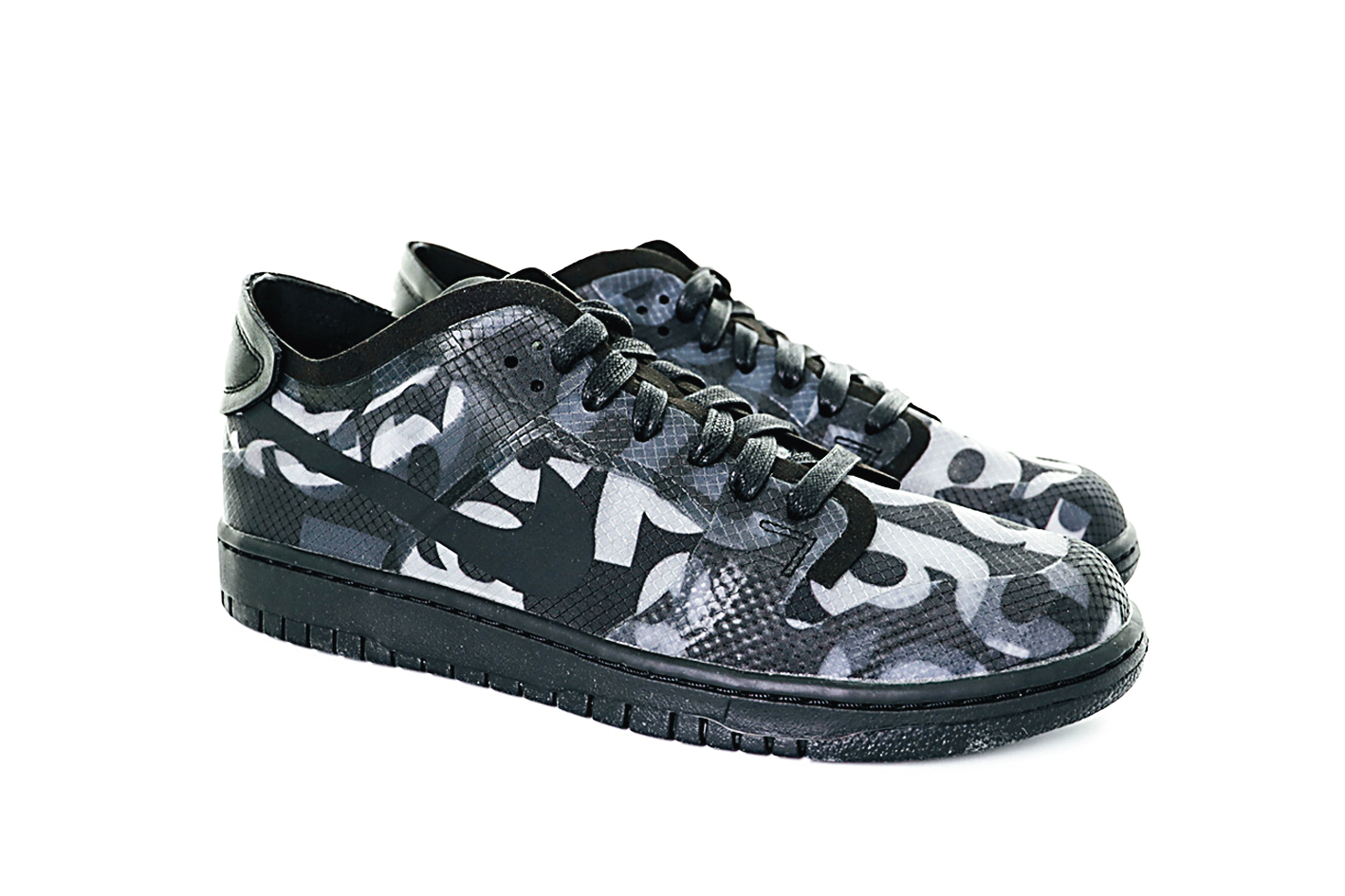 COMME des GARÇONS × Nike Dunk Low聯名鞋。NT$13,200(團團選品提供)