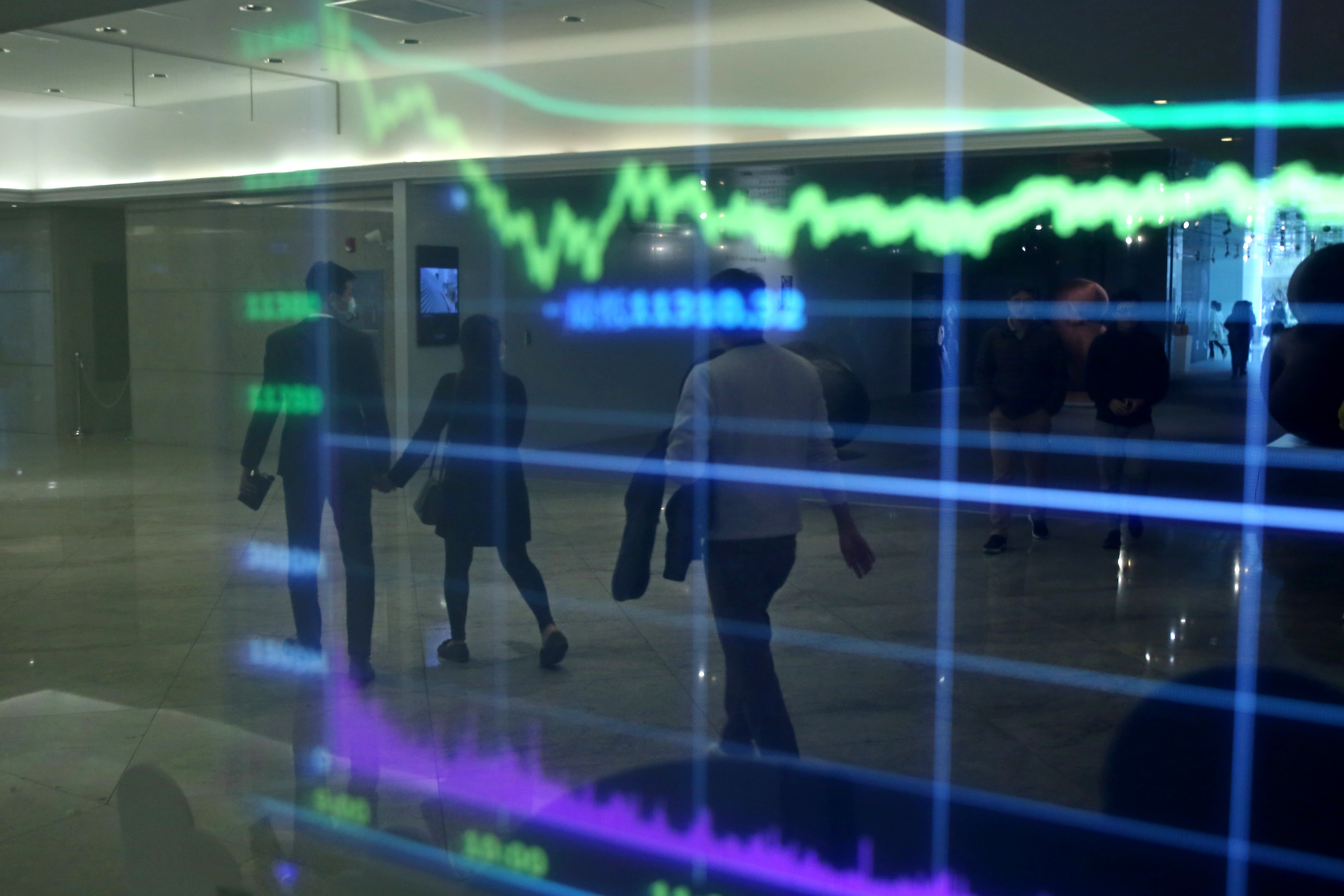 週五台股重摔百點以上，不過3大法人仍持續買超。