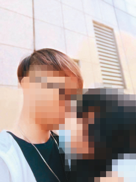 年僅11歲的女童的樂樂（右）遭38歲的李男（左）誘姦，還拍接吻照。（讀者提供）