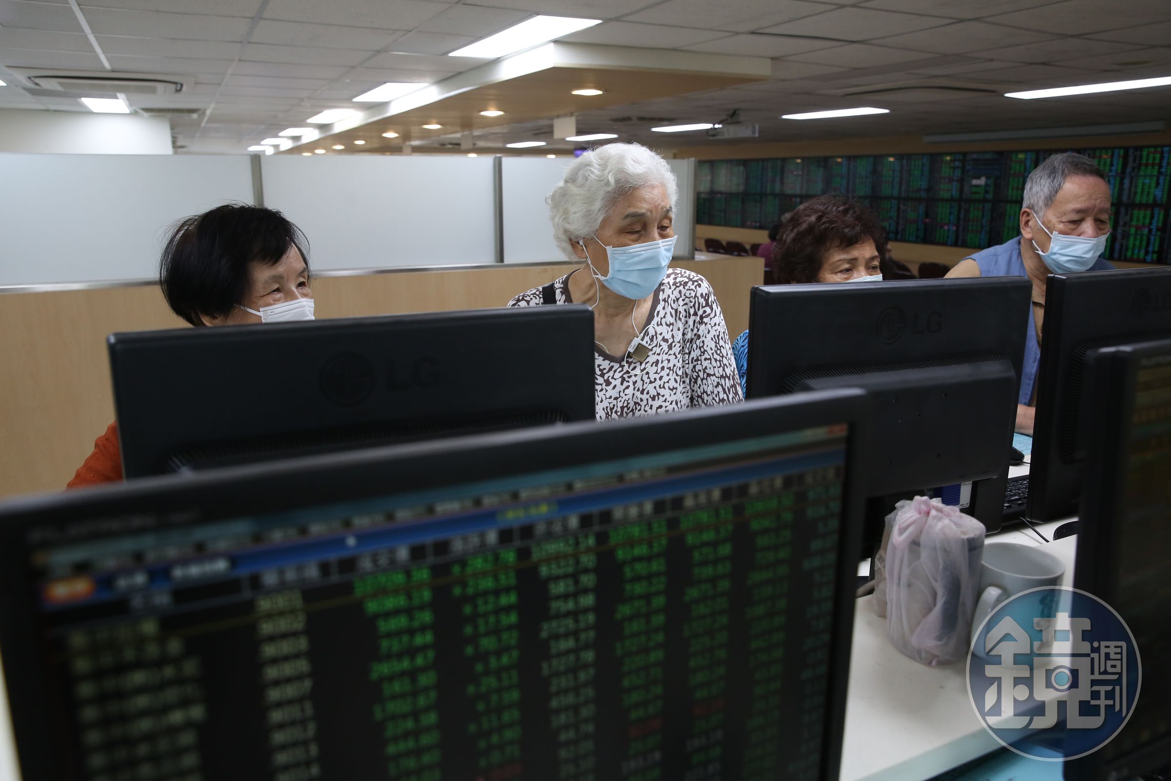 美股3大指數狂瀉，連帶台股也深傷害，市值蒸發逾3千億元。