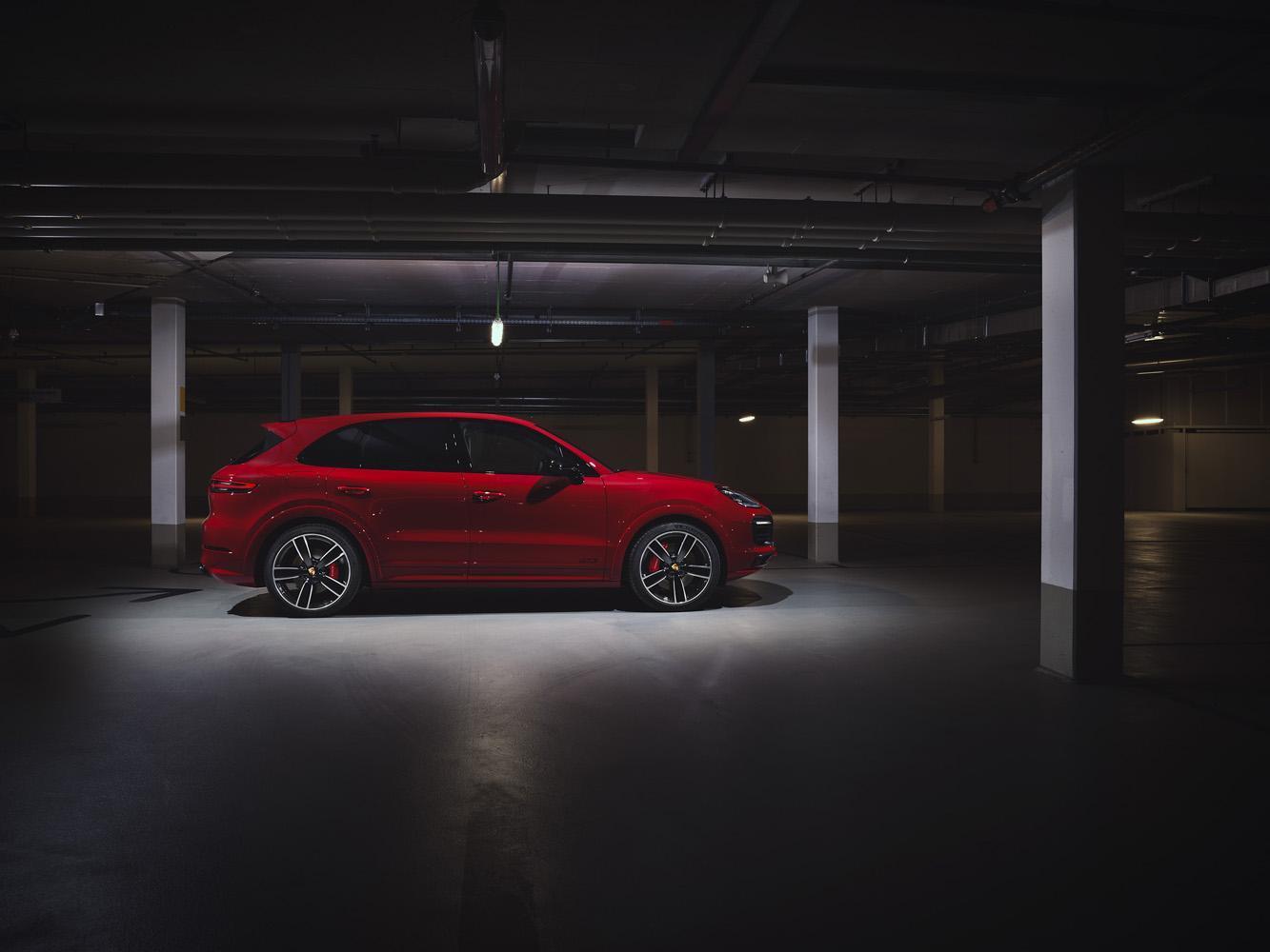 全新Cayenne GTS搭載4.0升V8雙渦輪引擎，最高動力表現可輸出460 PS（338 kW）與扭力 620 Nm，全方位強化Cayenne GTS性能表現。