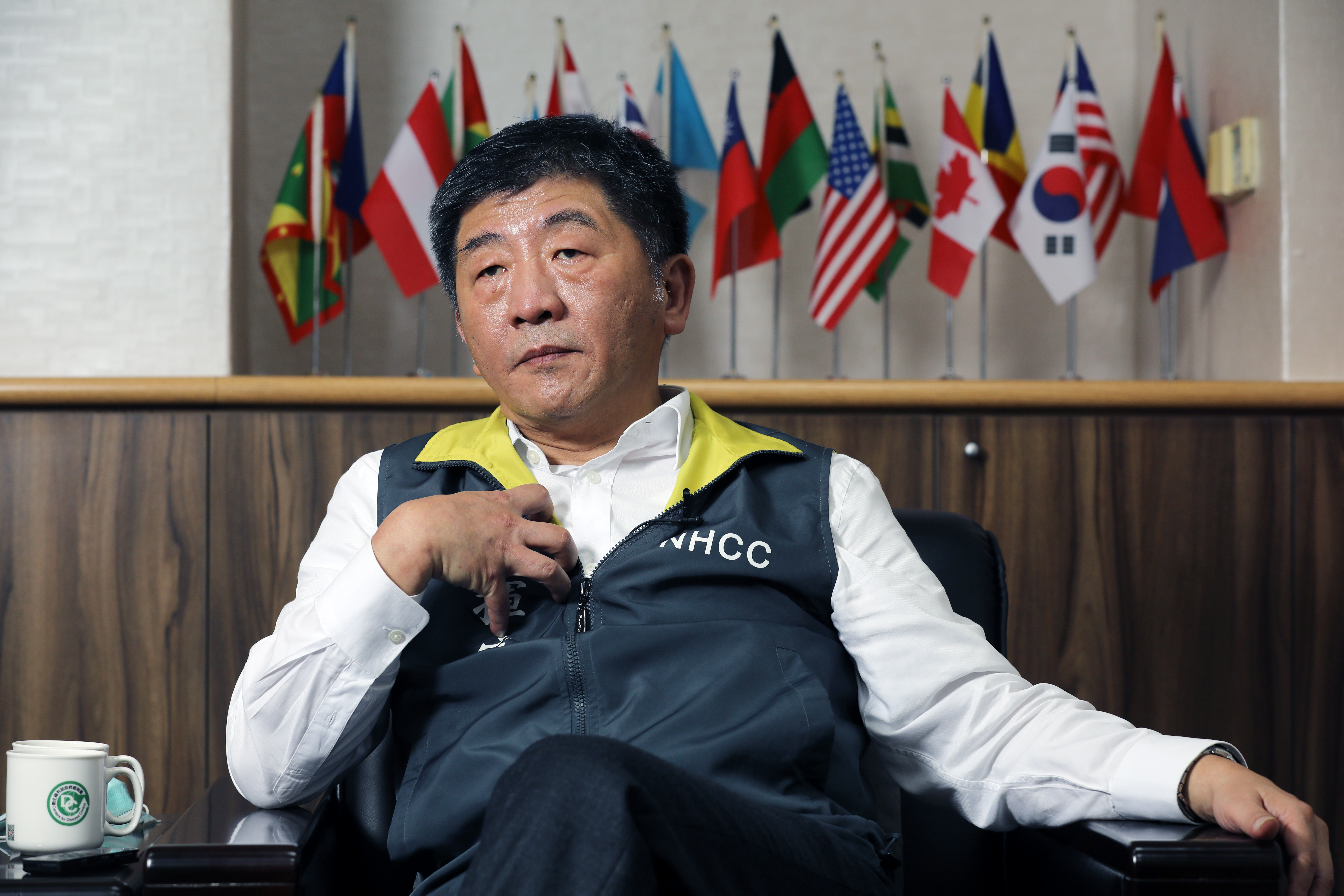 健保差額醫材新制引起反彈，陳時中在與醫界商討後，決定暫緩實施。