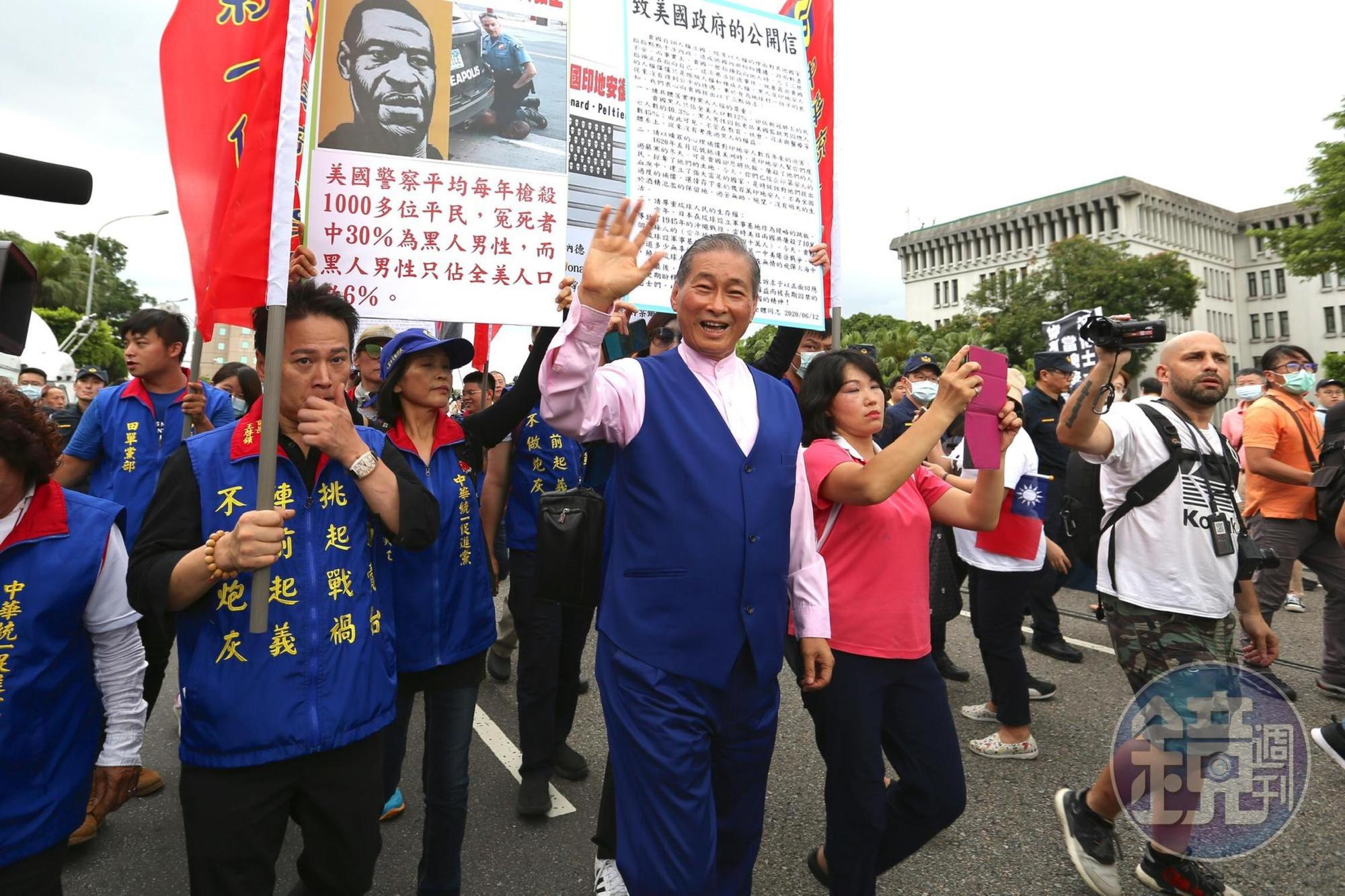 白狼張安樂也到場響應,批蔡政府只關心香港,而不管美國的人權問題。