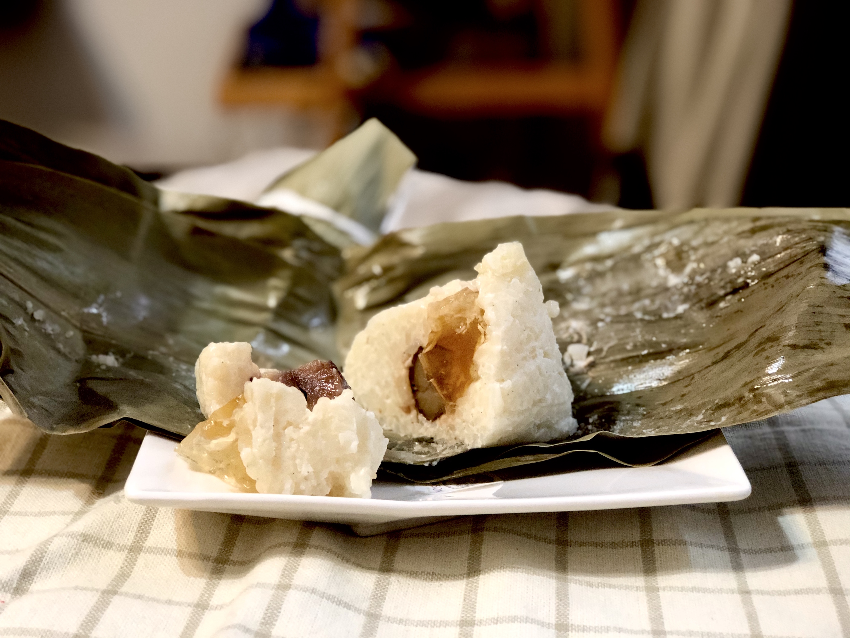 SEASON Artisan Pâtissier結合中西，月桃粽葉裡包的是法式米布丁。