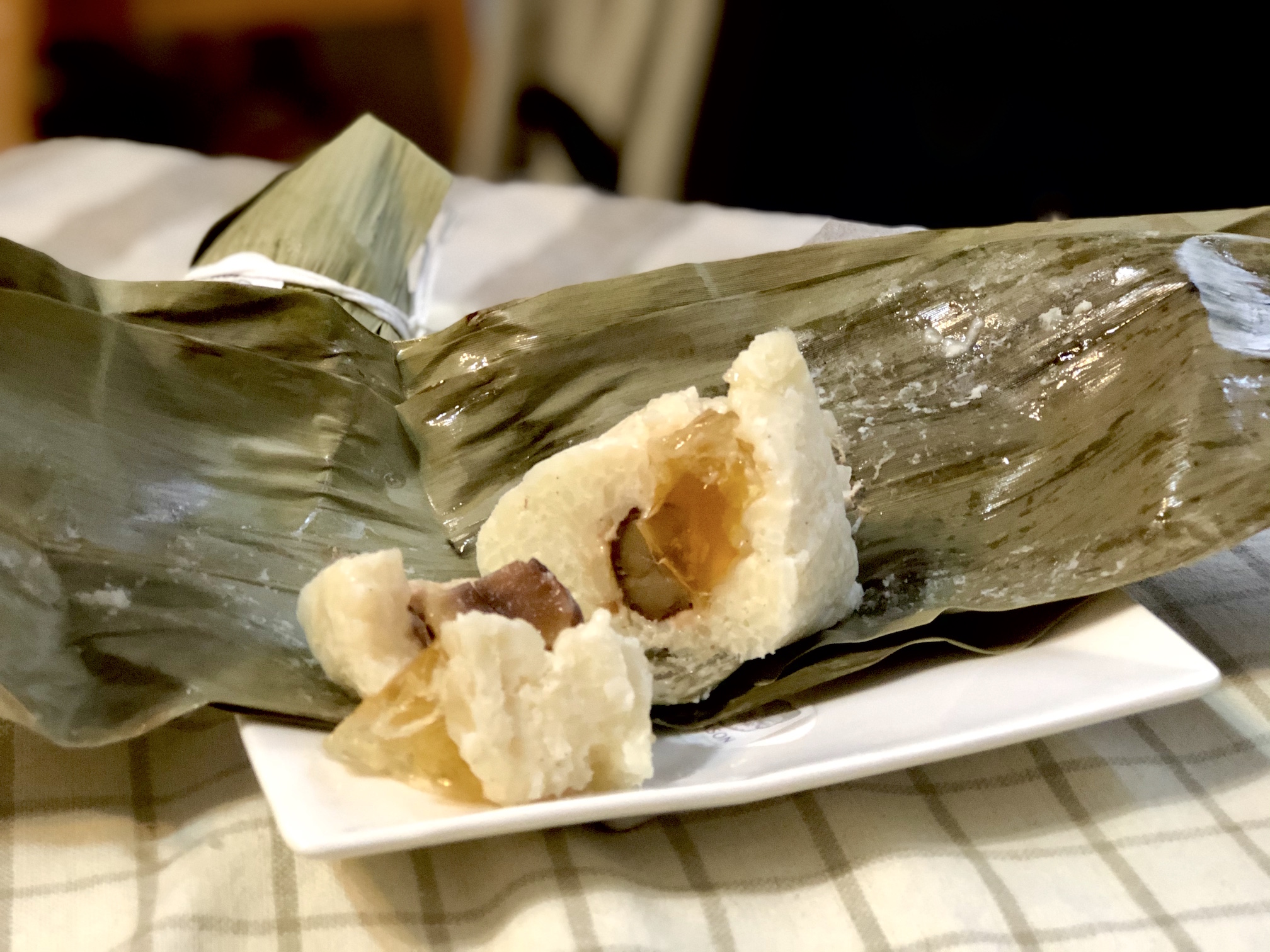 內餡是糖漬栗子、黃金糖蜂蜜寒天凍及鹽之花太妃糖醬。