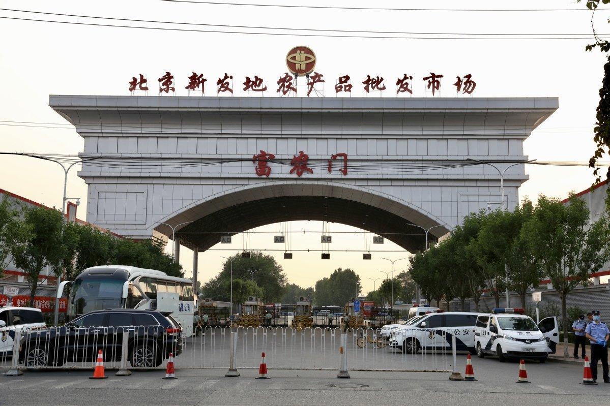 北京爆發新一波的疫情，當局指出病毒可能是從歐洲來的漁產，進入新發地市場傳染給其他人。（翻攝自人民日報推特）