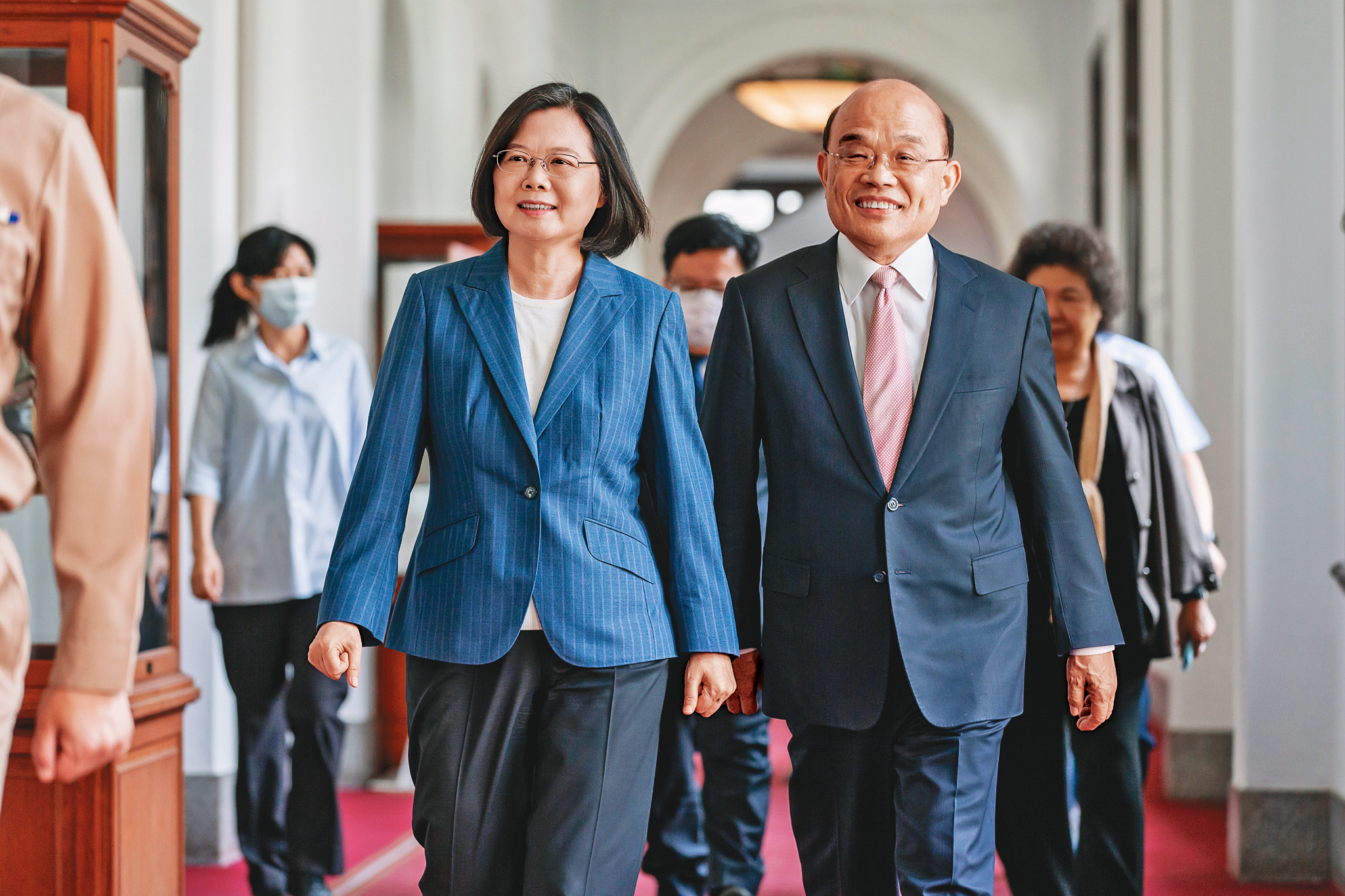 行政院長蘇貞昌對財政部下達指令，彰銀改選一席都不能讓。（總統府提供）