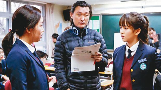 韓劇 《Who Are You-學校2015》是白尚勳(中)擔任導演的首部作品。(翻攝自KBS官網)