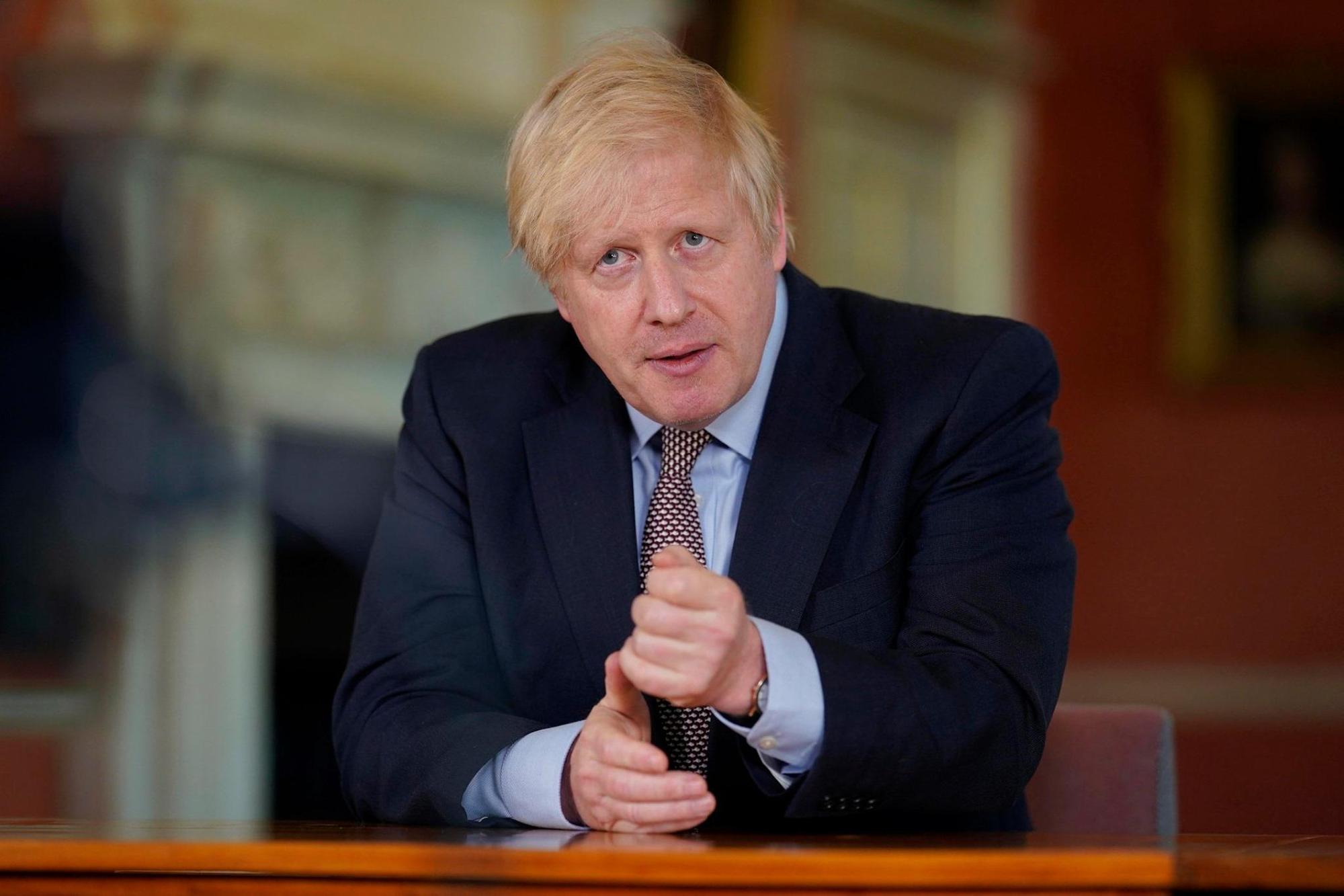 英國首相強生親自宣布將延長持BNO護照的港人在英國的居留時間,為他們移民英國做準備。(翻攝自Boris Johnson臉書)
