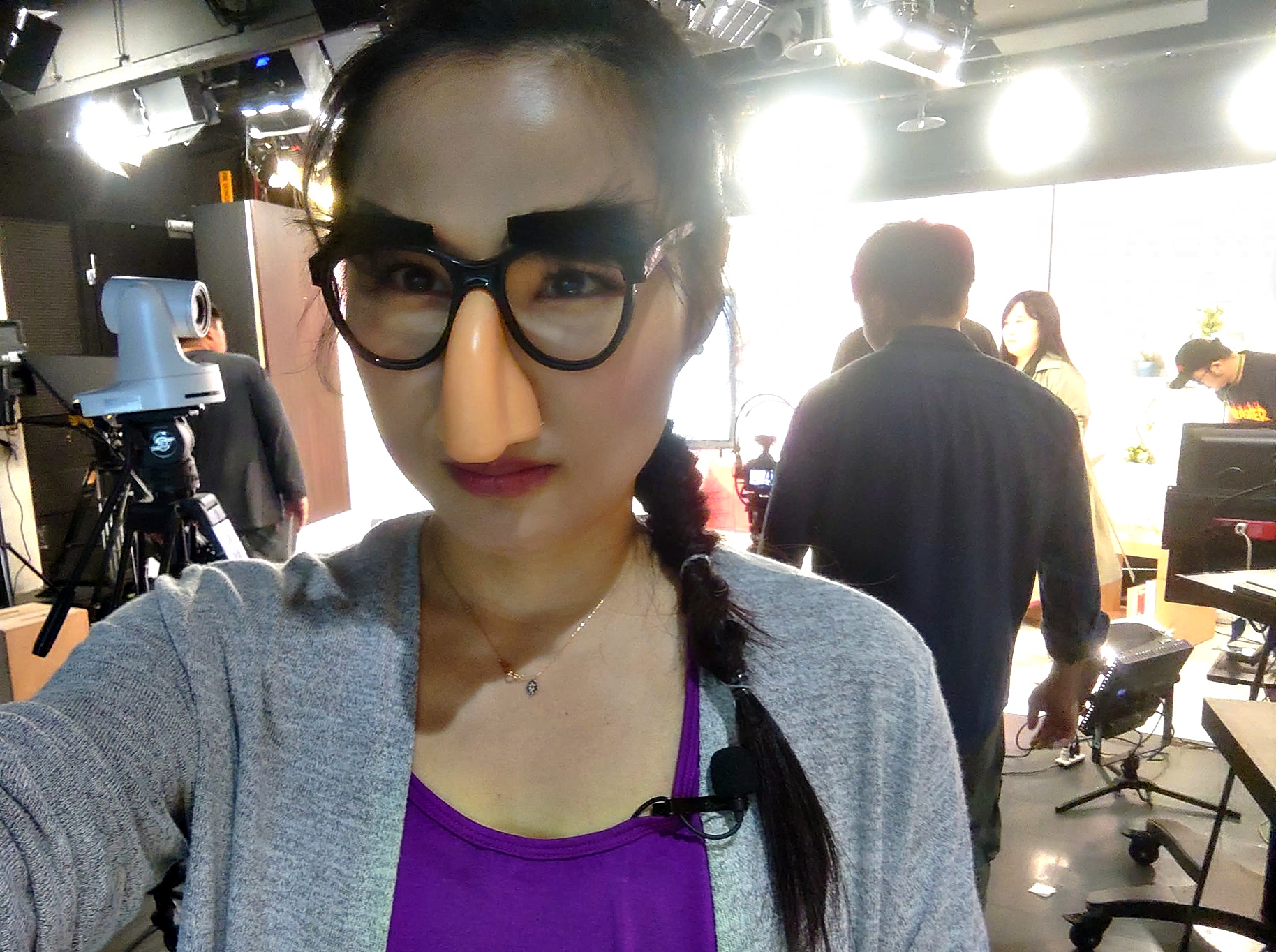 儘管父親告別式受到疫情影響只有8個人到場參與，但宅女小紅仍力挺政府防疫政策。（翻攝自宅女小紅臉書）