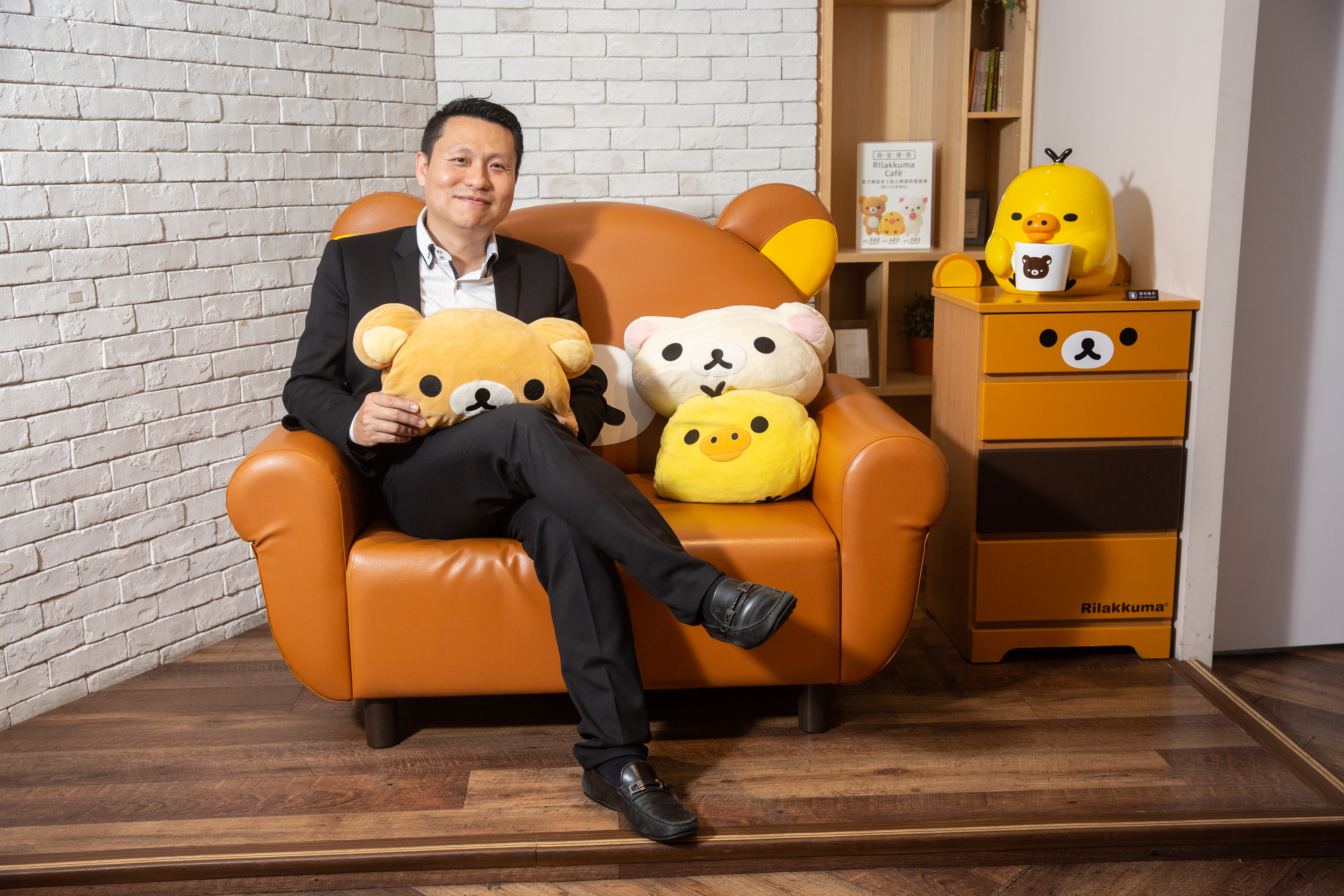 幫不少餐廳設計過空間的陳弘洲，一頭熱栽進餐飲業開拉拉熊咖啡廳，事情卻沒想像中簡單。