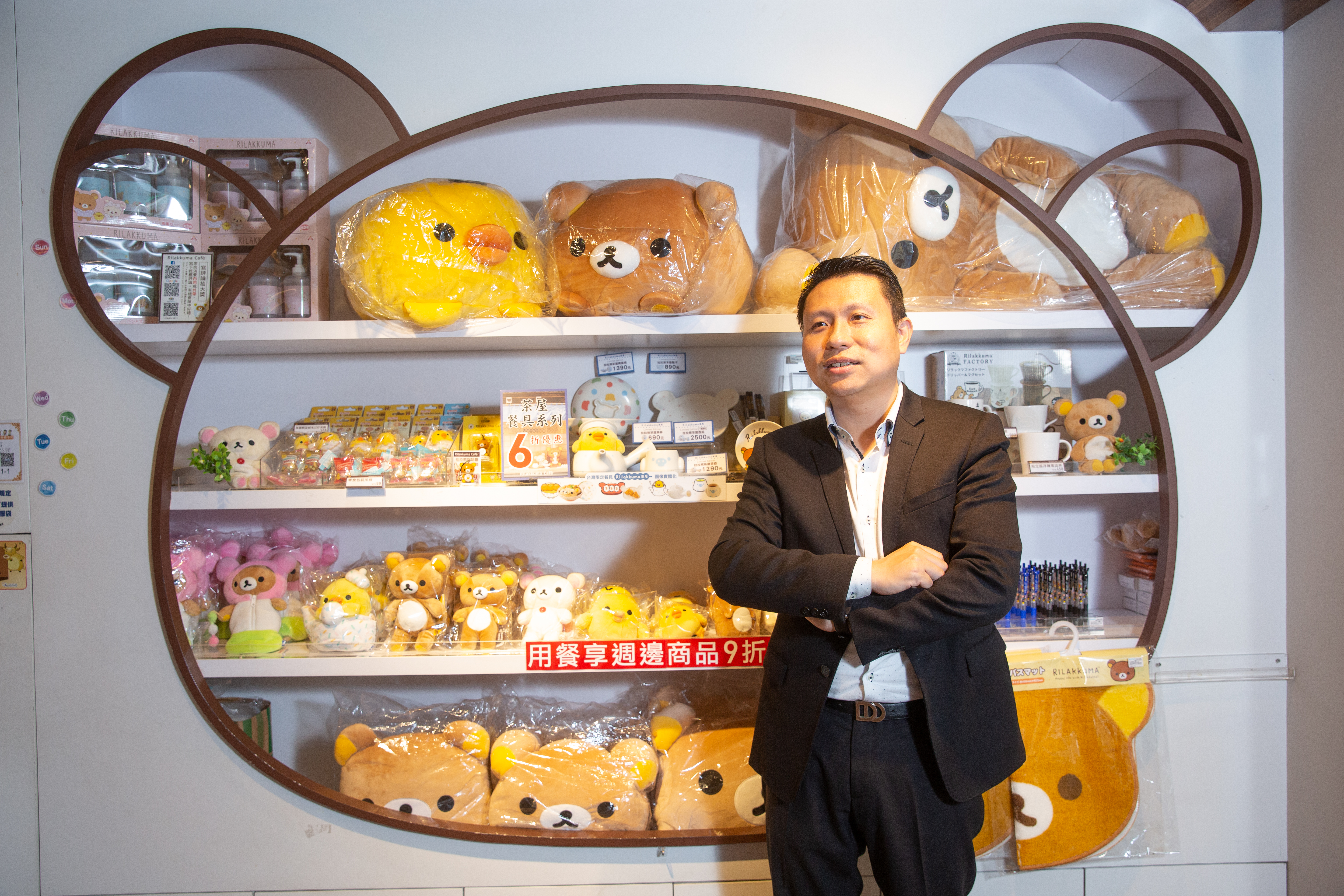 拉拉熊咖啡廳成為最長壽的主題餐廳之一，許多動漫IP主動找陳弘洲設計餐廳。