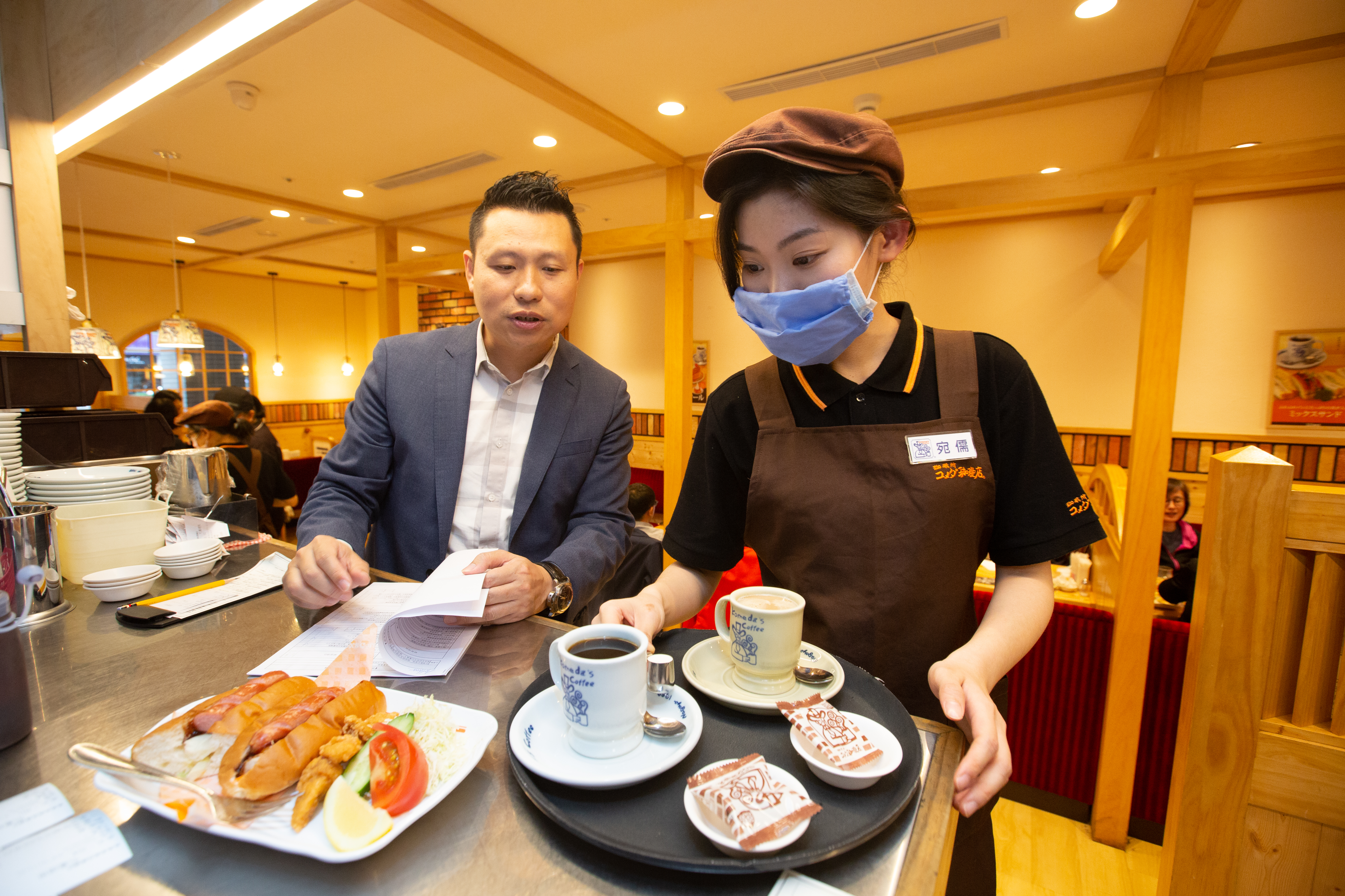 陳弘洲每天都到店內巡視，事必躬親的態度也是日本客美多決定與他合夥的原因。