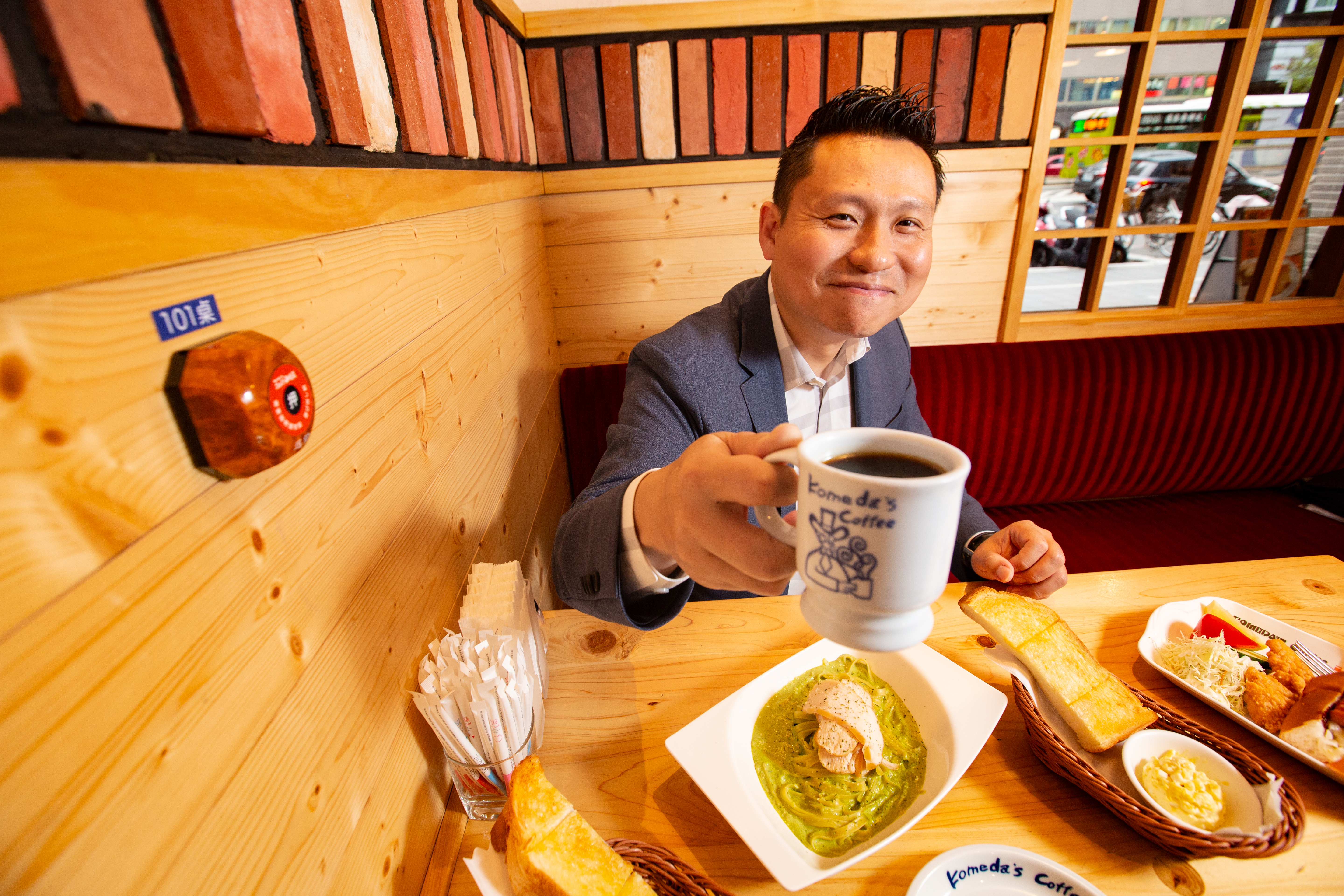 客美多台灣首家店開幕不打廣告、促銷，不請網紅宣傳，卻一開就引起話題。