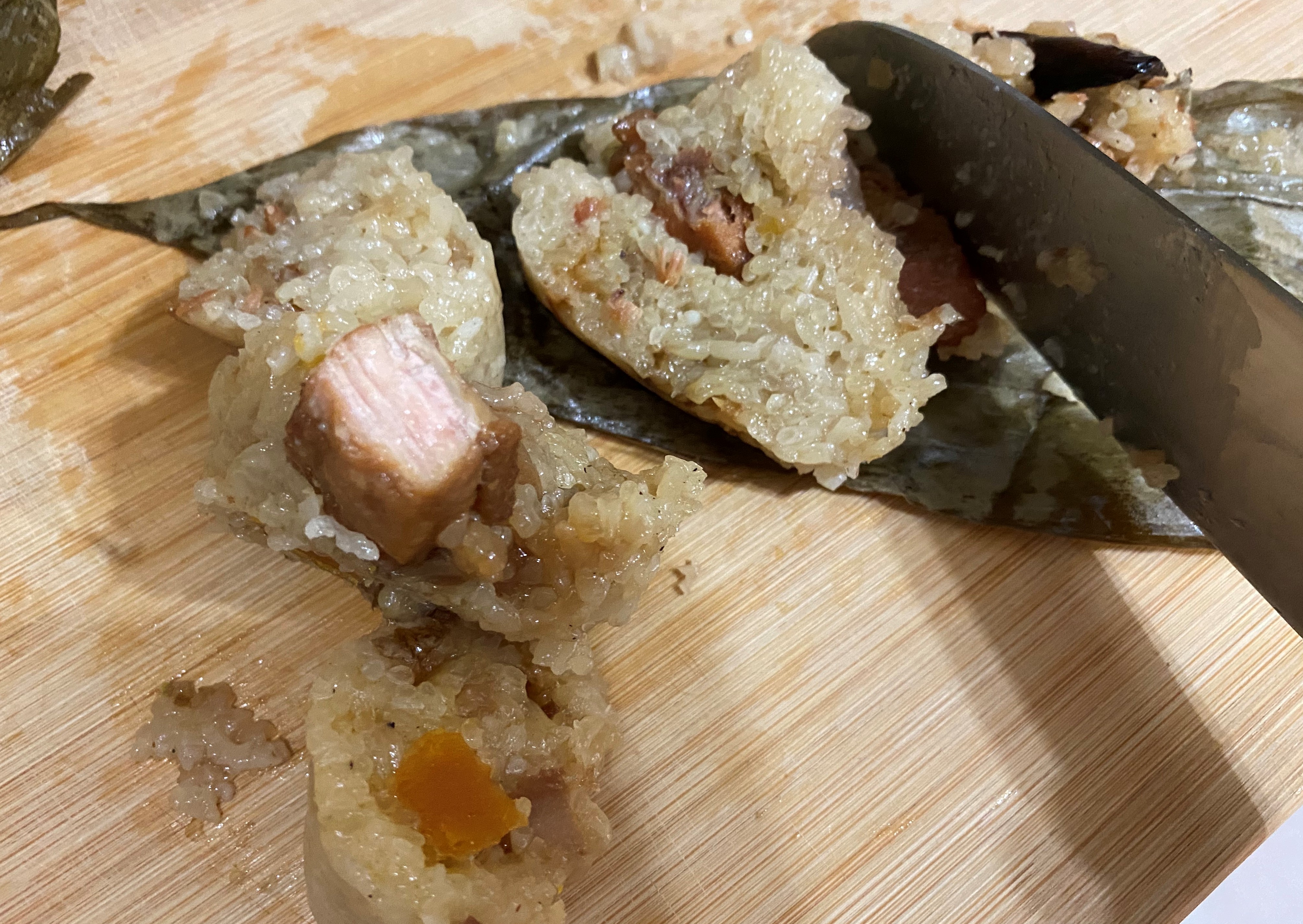 切的時候爛爛醜醜不用氣餒，等等平底鍋會還它一個公道。