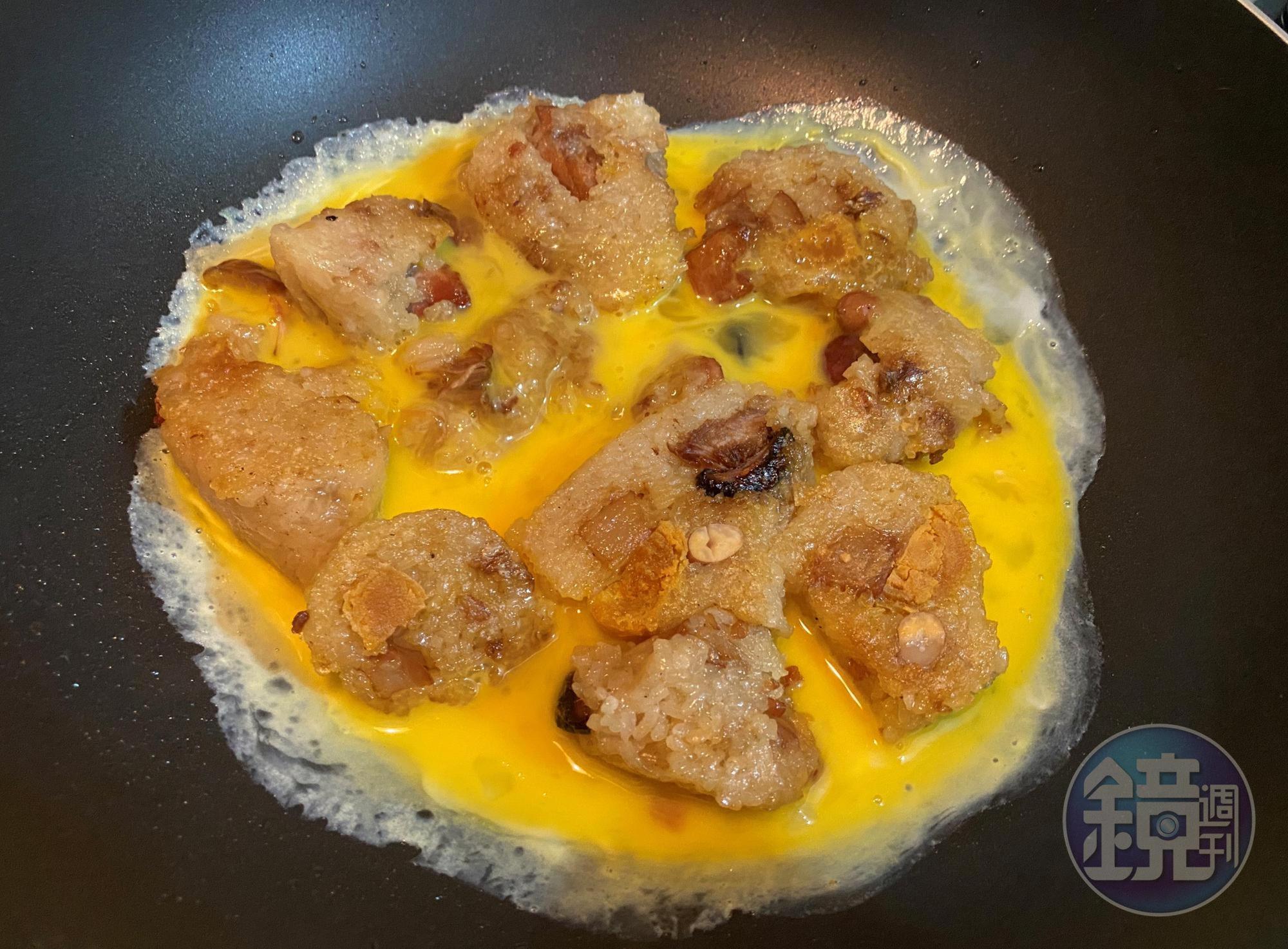  吃不完的南部粽切塊下鍋煎，再打顆蛋，就能變身涮嘴早餐。
