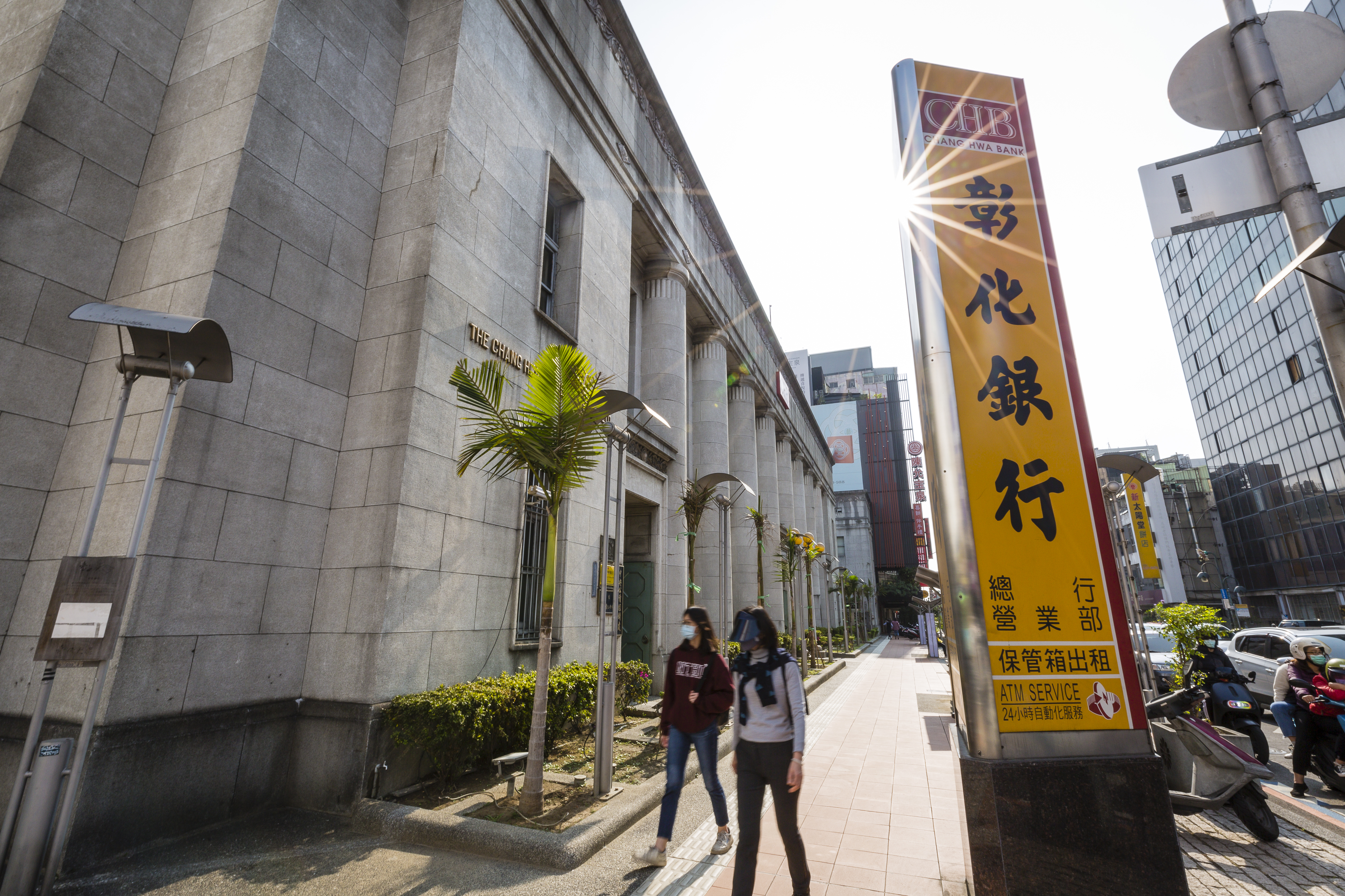 彰銀是老牌行庫，土地資產豐厚，分行幾乎都在市區精華地段。