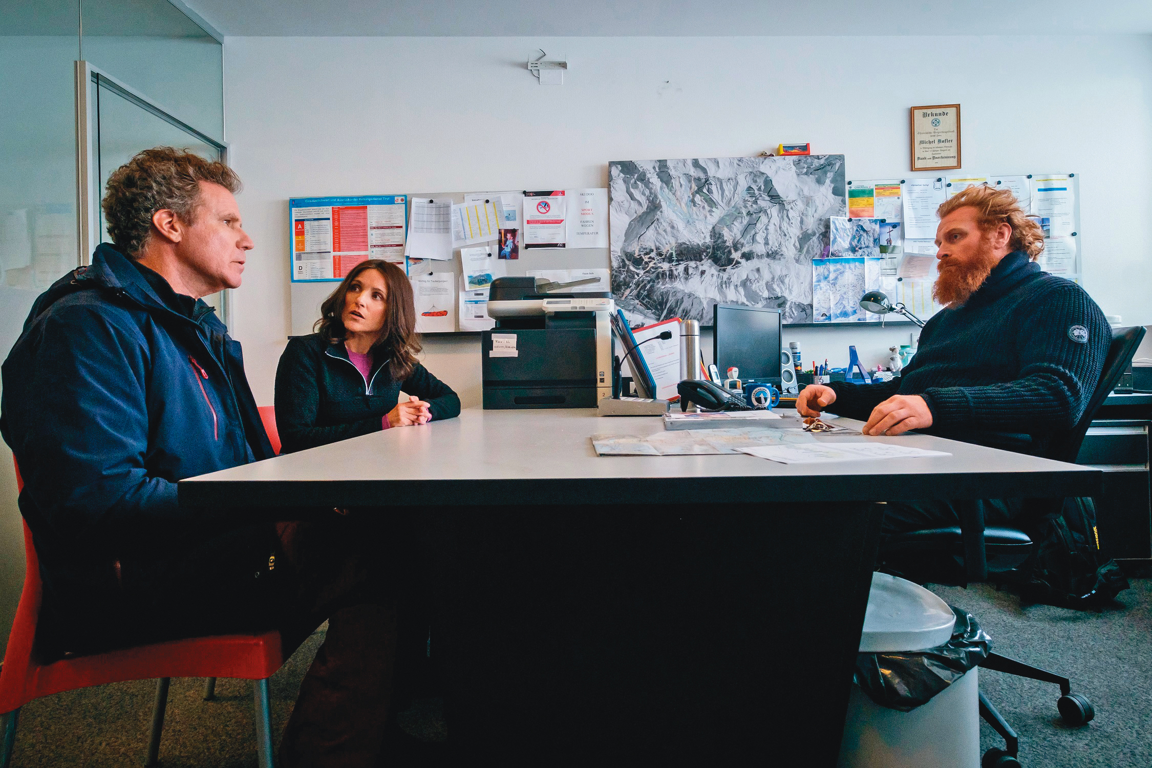 一家人滑雪旅行的結果竟然導致婚姻崩壞，兩位主角把熟年婚姻裡的徬徨怨懟表現得很立體。（迪士尼提供）