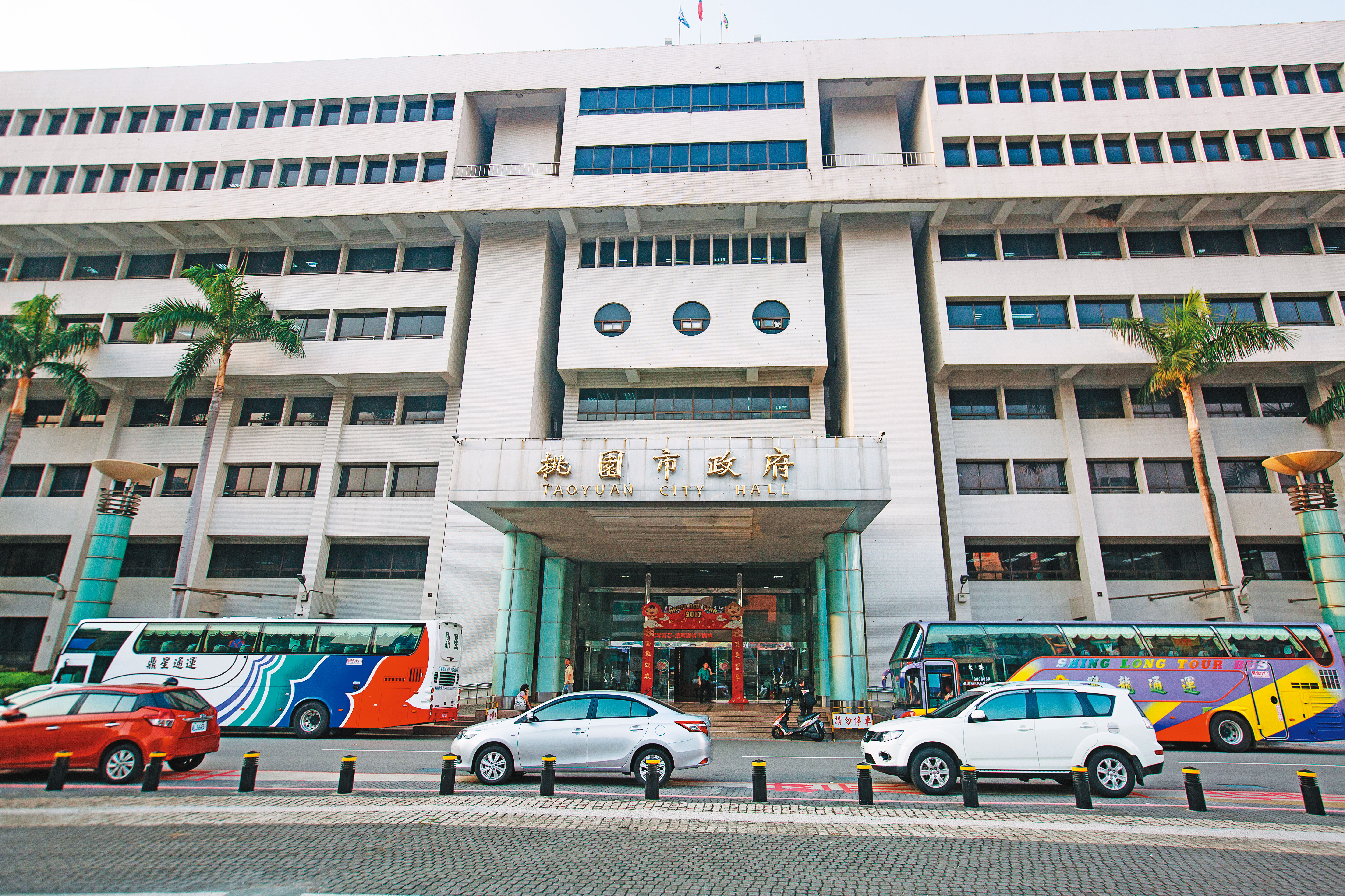 桃園市政府首開先例,跨局處研議笑氣管制辦法,預計8月送議會審查。