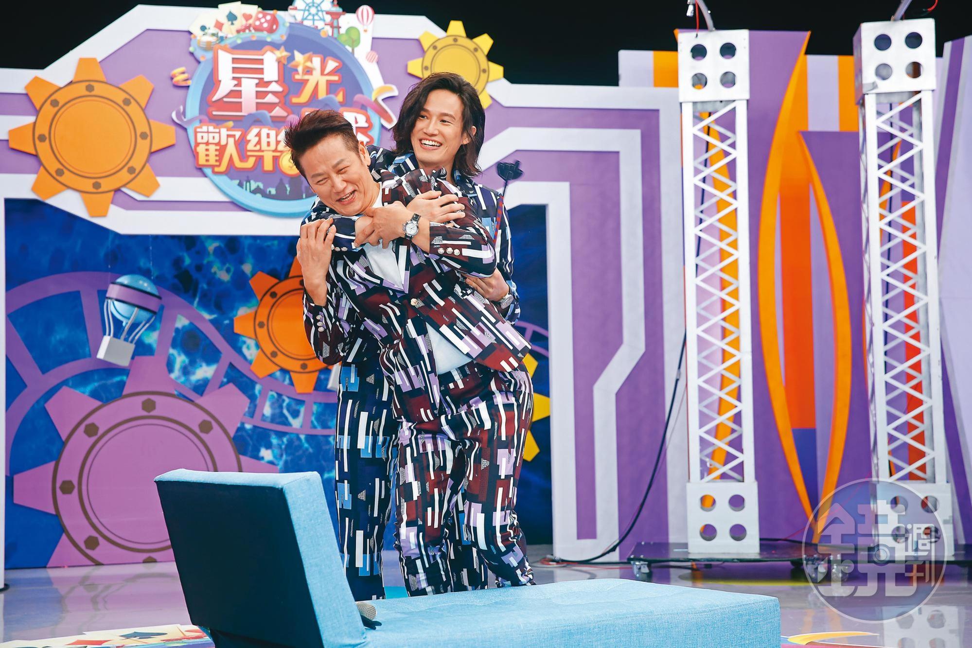 徐乃麟與徐新洋父子檔出征藝界，最近曝光量頗充足，而且也排擠掉其他花瓶妹仔的工作機會。