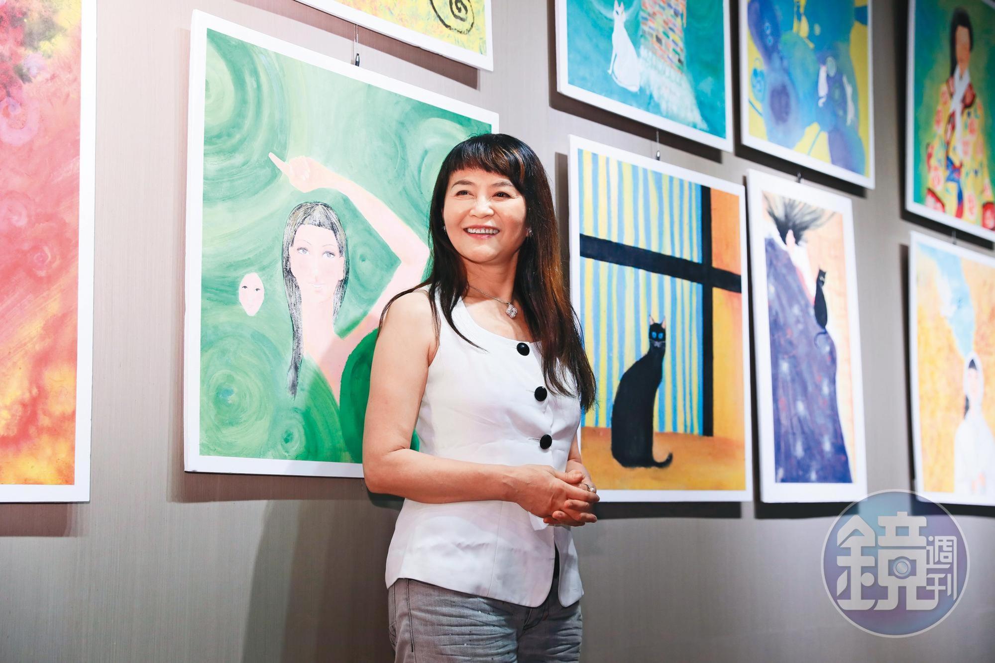 古早時代花系列女星程秀瑛,淡出螢光幕後轉型當畫家,還開畫展。